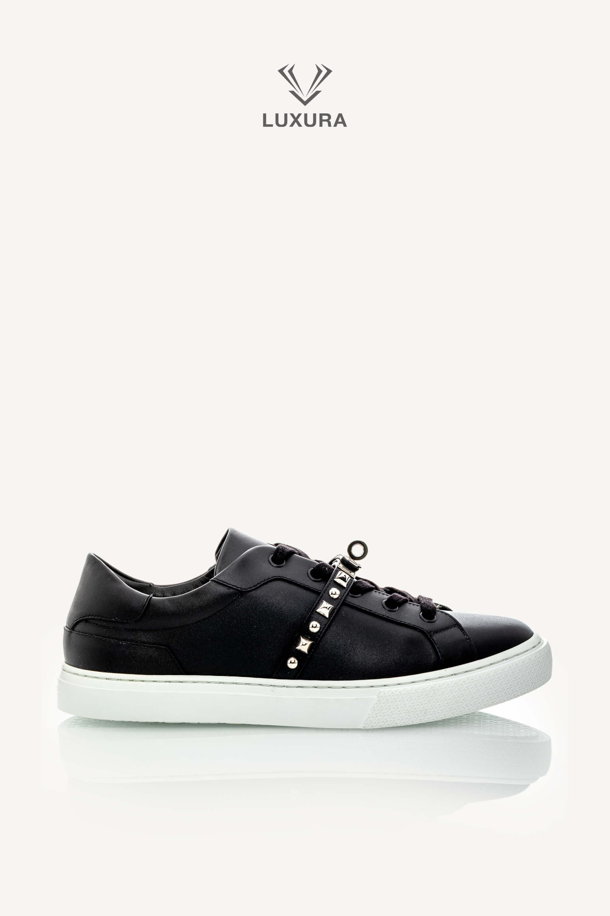 <span style="font-size: 10px;letter-spacing: .15em">HARD TO FIND</span><br> <strong>HERMES</strong><br> <div style="margin-top:10px;font-size:16px">Day Sneaker Black with Medor Studs 40</div><br>