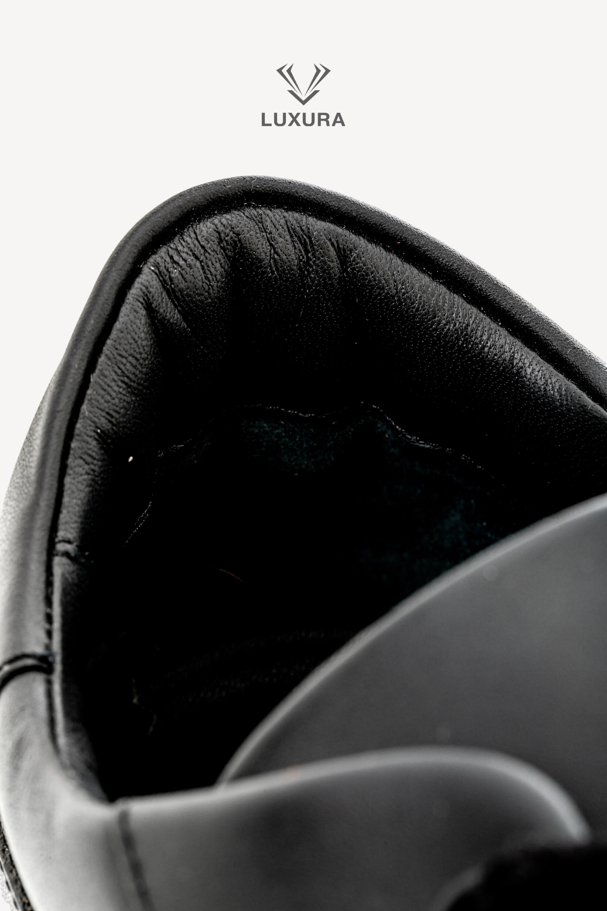 <span style="font-size: 10px;letter-spacing: .15em">HARD TO FIND</span><br> <strong>HERMES</strong><br> <div style="margin-top:10px;font-size:16px">Day Sneaker Black with Medor Studs 40</div><br> - Image 21