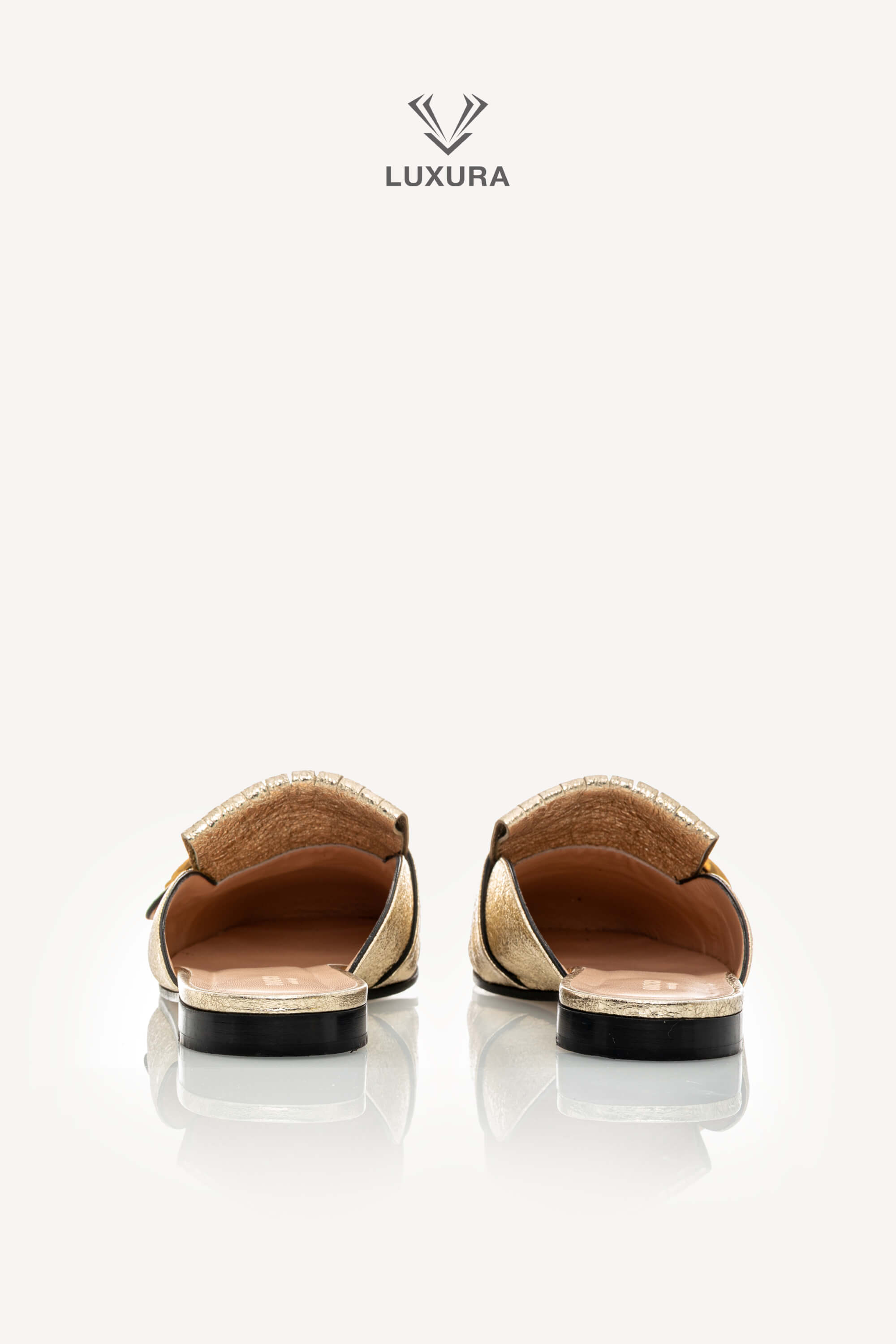 <span style="font-size: 10px;letter-spacing: .15em">BEST DEAL</span><br> <strong>GUCCI</strong><br> <div style="margin-top:10px;font-size:16px">Metallic Marmont Fringed Flat Mules Gold 41 ( true size 40 )</div><br> - Image 8