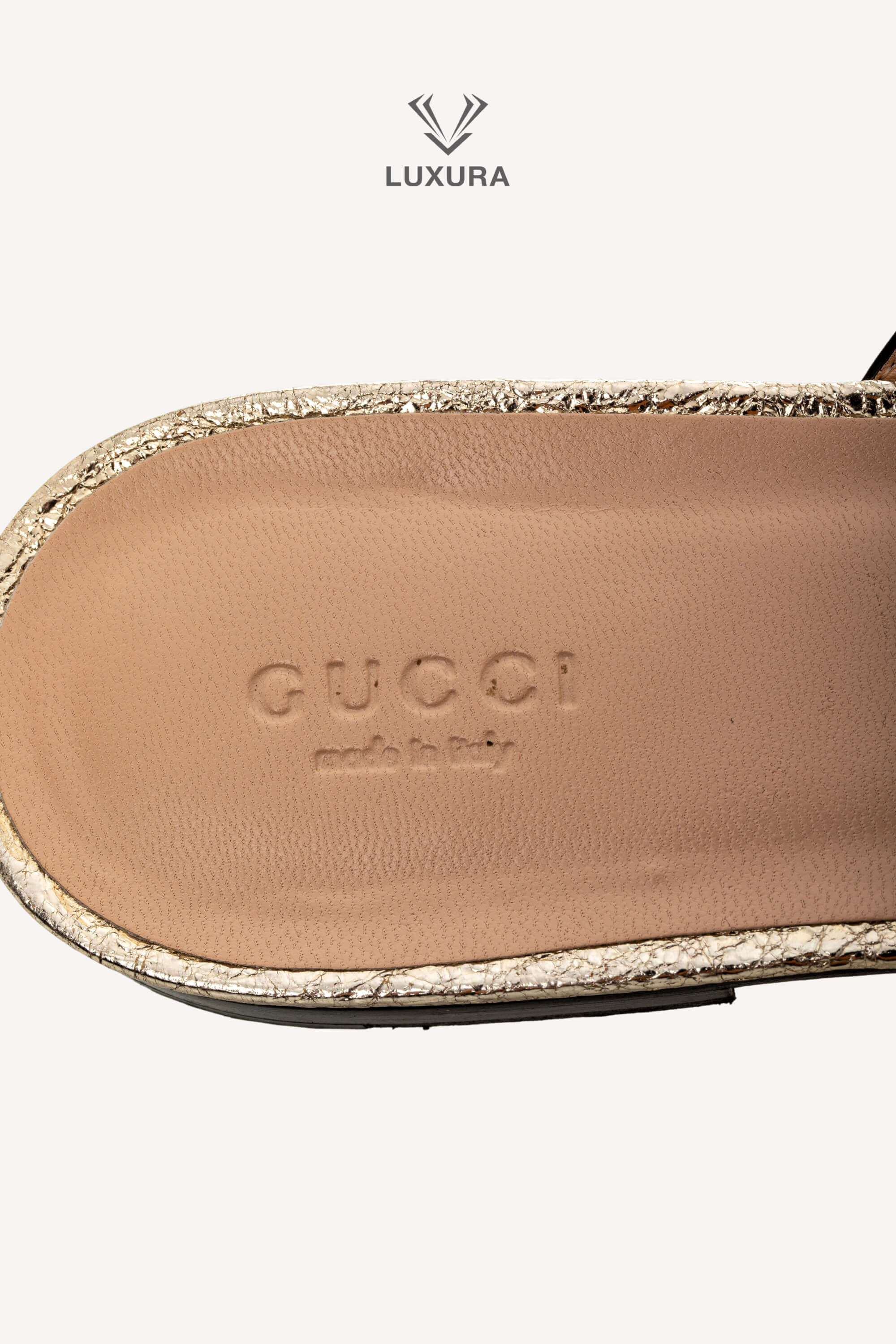 <span style="font-size: 10px;letter-spacing: .15em">BEST DEAL</span><br> <strong>GUCCI</strong><br> <div style="margin-top:10px;font-size:16px">Metallic Marmont Fringed Flat Mules Gold 41 ( true size 40 )</div><br> - Image 15