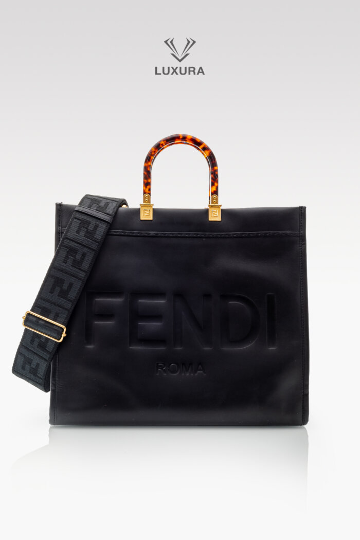 <span style="font-size: 10px;letter-spacing: .15em">BEST DEAL</span><br>            <strong>FENDI</strong><br>            <div style="margin-top:10px;font-size:16px">Sunshine Large Black Leather Shopper</div><br>