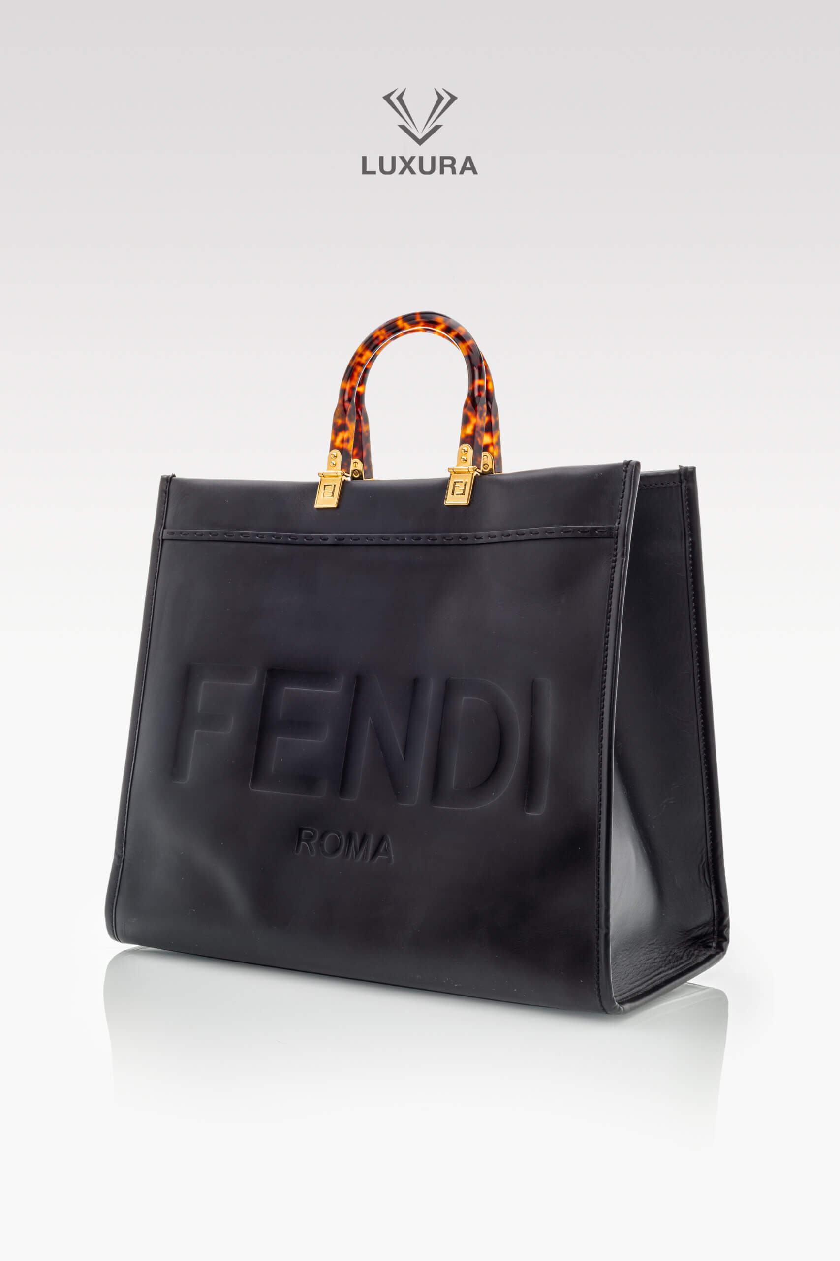 <span style="font-size: 10px;letter-spacing: .15em">BEST DEAL</span><br>            <strong>FENDI</strong><br>            <div style="margin-top:10px;font-size:16px">Sunshine Large Black Leather Shopper</div><br> - Image 6