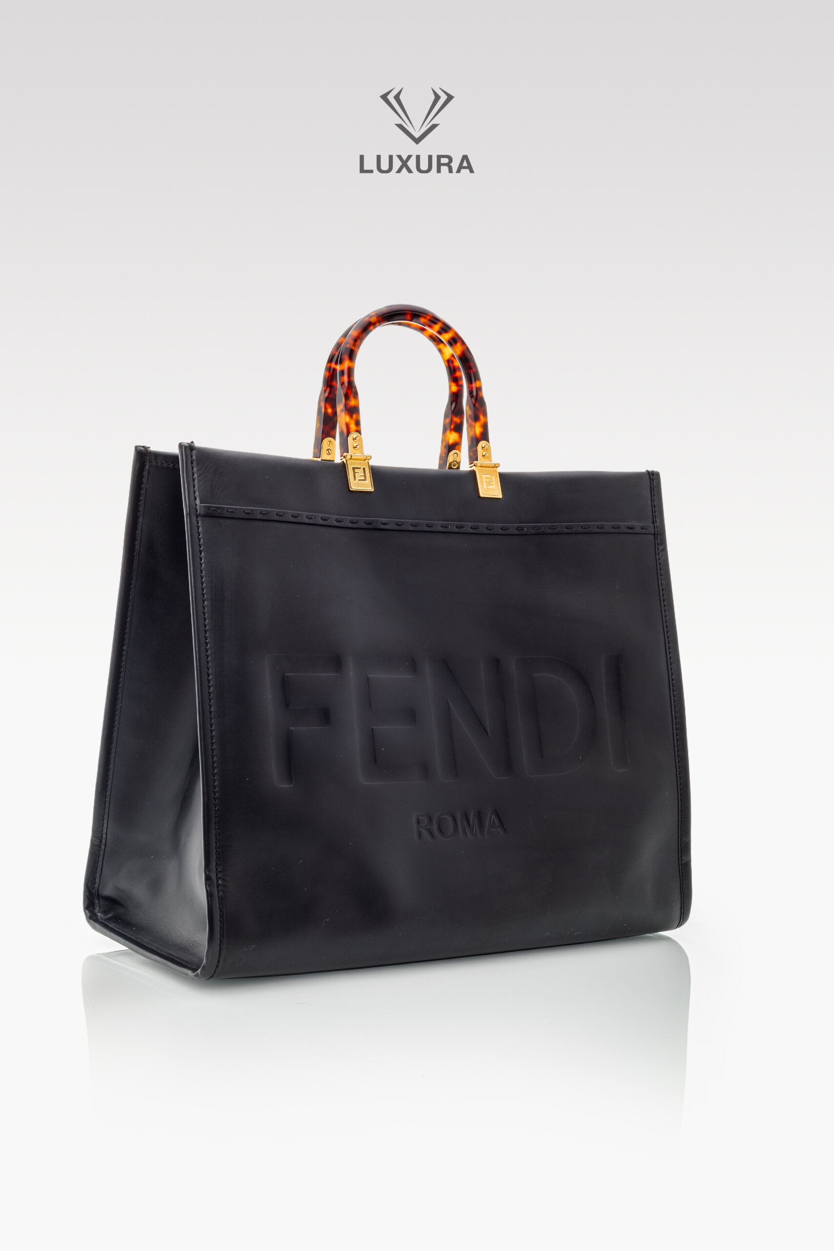 <span style="font-size: 10px;letter-spacing: .15em">BEST DEAL</span><br>            <strong>FENDI</strong><br>            <div style="margin-top:10px;font-size:16px">Sunshine Large Black Leather Shopper</div><br> - Image 3