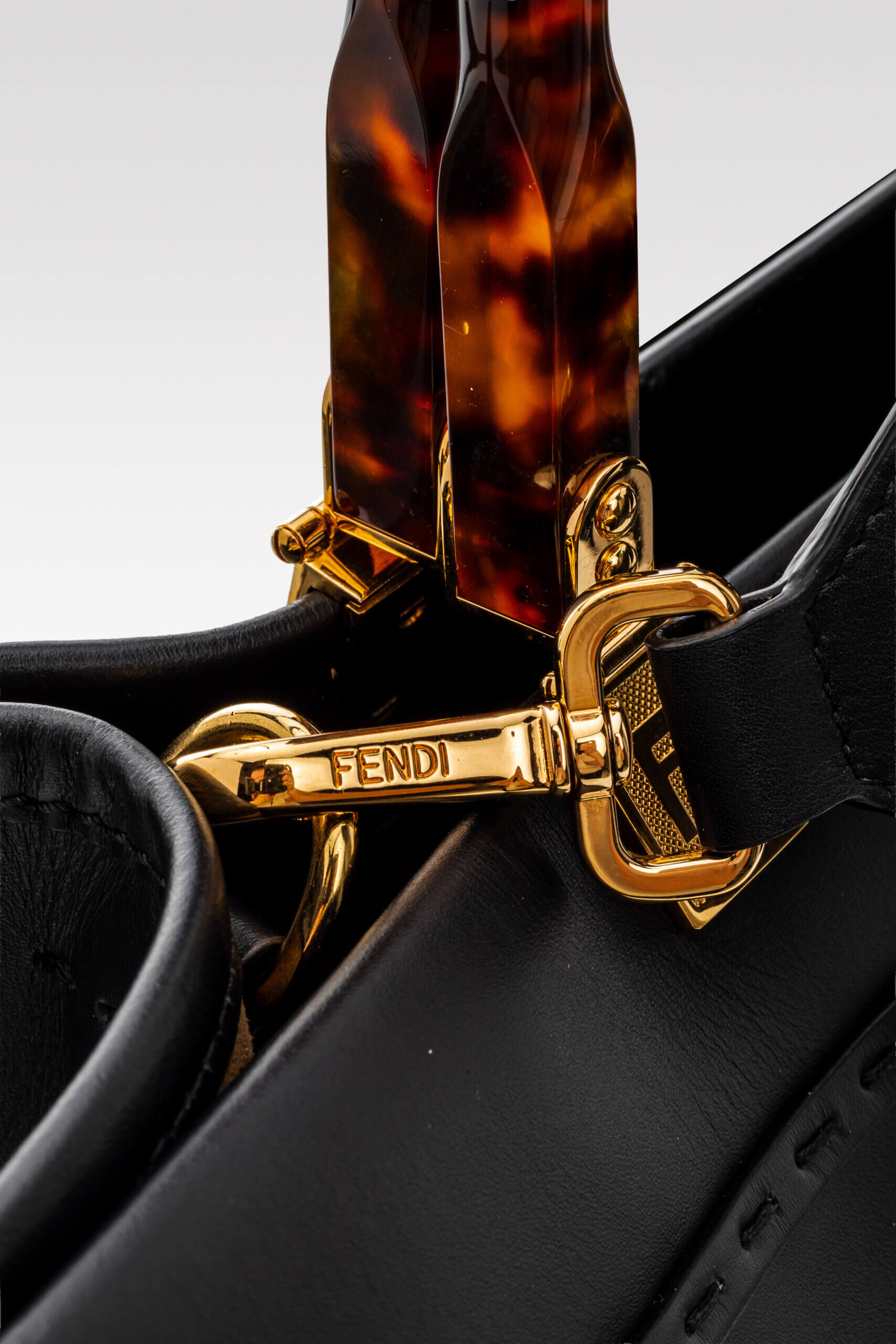 <span style="font-size: 10px;letter-spacing: .15em">BEST DEAL</span><br>            <strong>FENDI</strong><br>            <div style="margin-top:10px;font-size:16px">Sunshine Large Black Leather Shopper</div><br> - Image 8