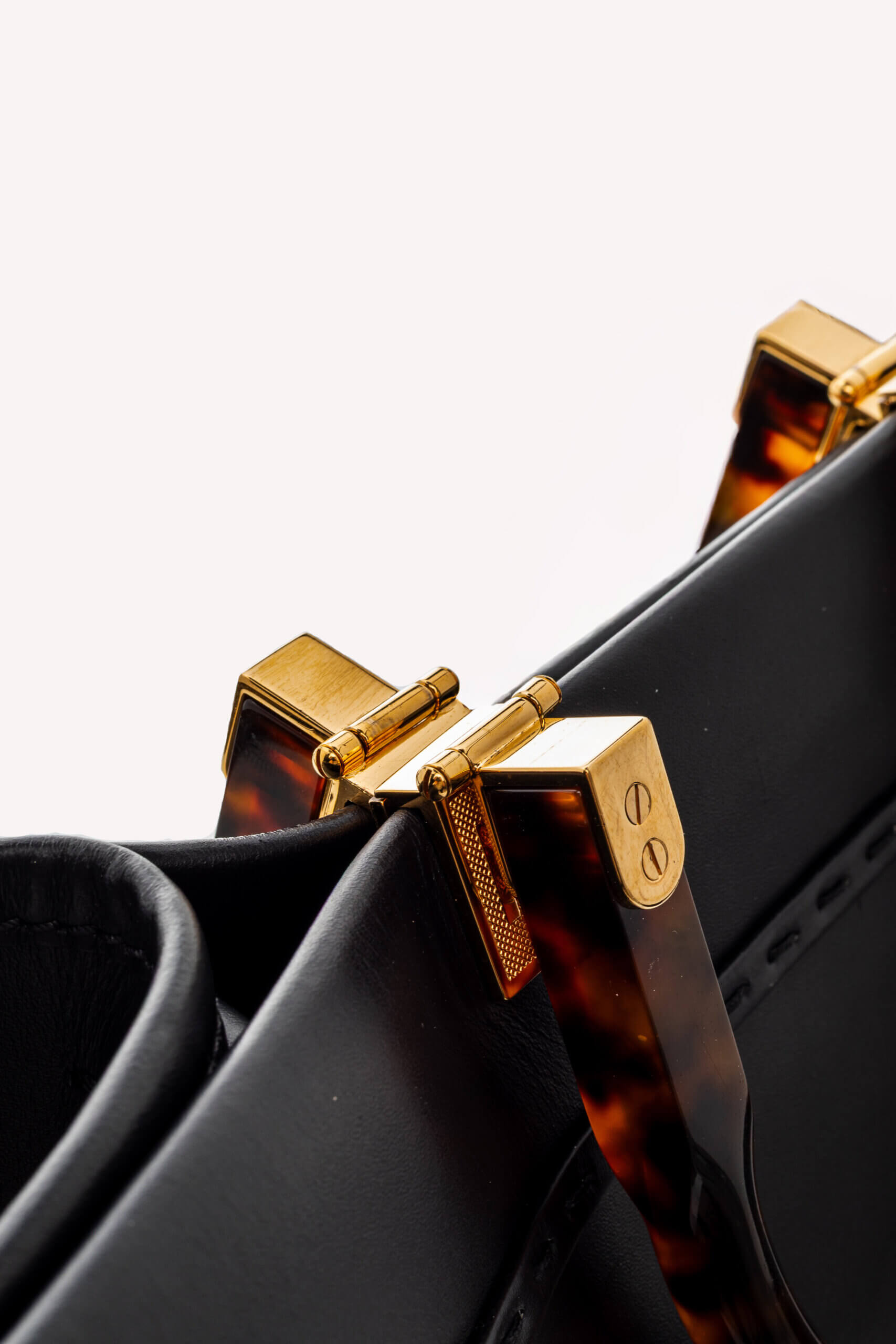 <span style="font-size: 10px;letter-spacing: .15em">BEST DEAL</span><br>            <strong>FENDI</strong><br>            <div style="margin-top:10px;font-size:16px">Sunshine Large Black Leather Shopper</div><br> - Image 15