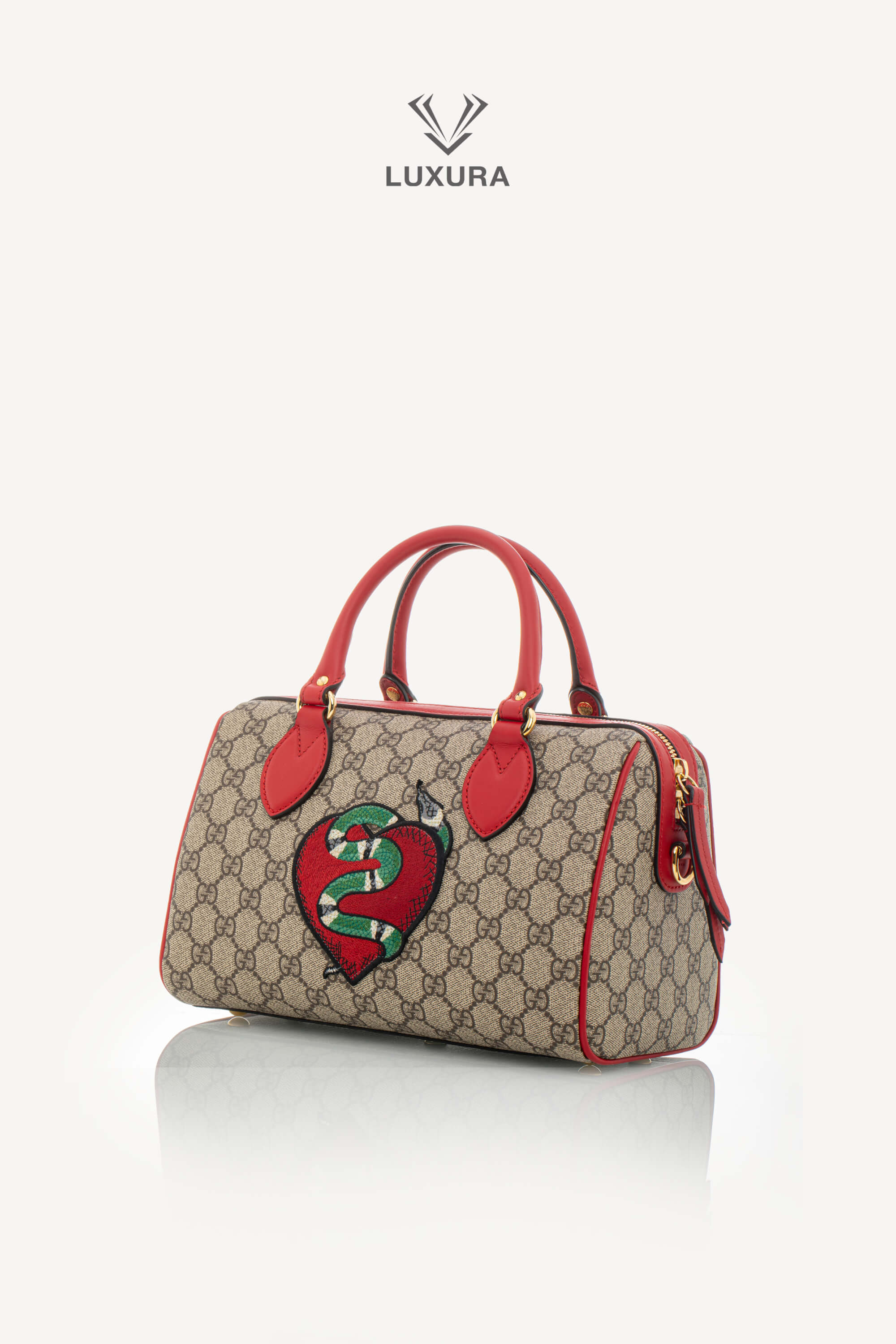 <span style="font-size: 10px;letter-spacing: .15em">BEST DEAL</span><br> <strong>GUCCI</strong><br> <div style="margin-top:10px;font-size:16px">GG Supreme Monogram Kingsnake Heart Embroidered Small Boston Red</div><br> - Image 8