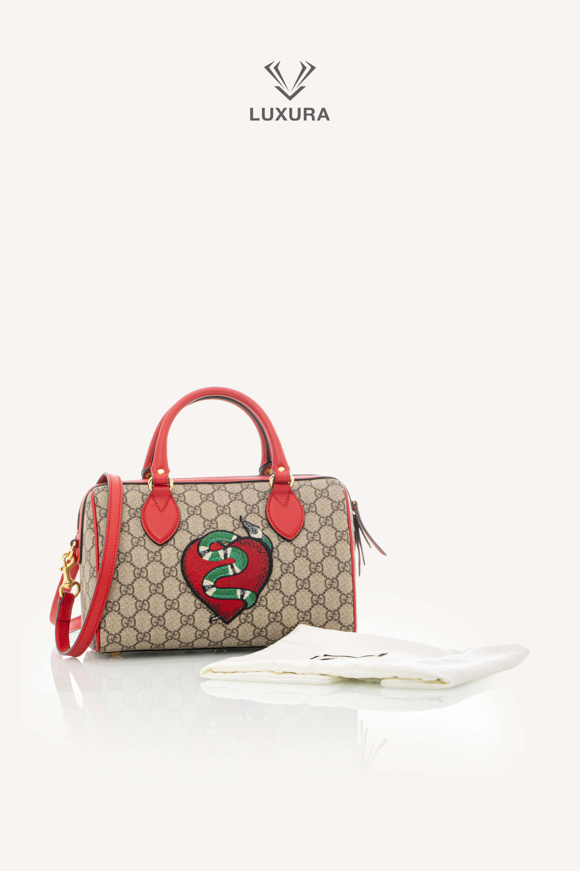 <span style="font-size: 10px;letter-spacing: .15em">BEST DEAL</span><br> <strong>GUCCI</strong><br> <div style="margin-top:10px;font-size:16px">GG Supreme Monogram Kingsnake Heart Embroidered Small Boston Red</div><br> - Image 2