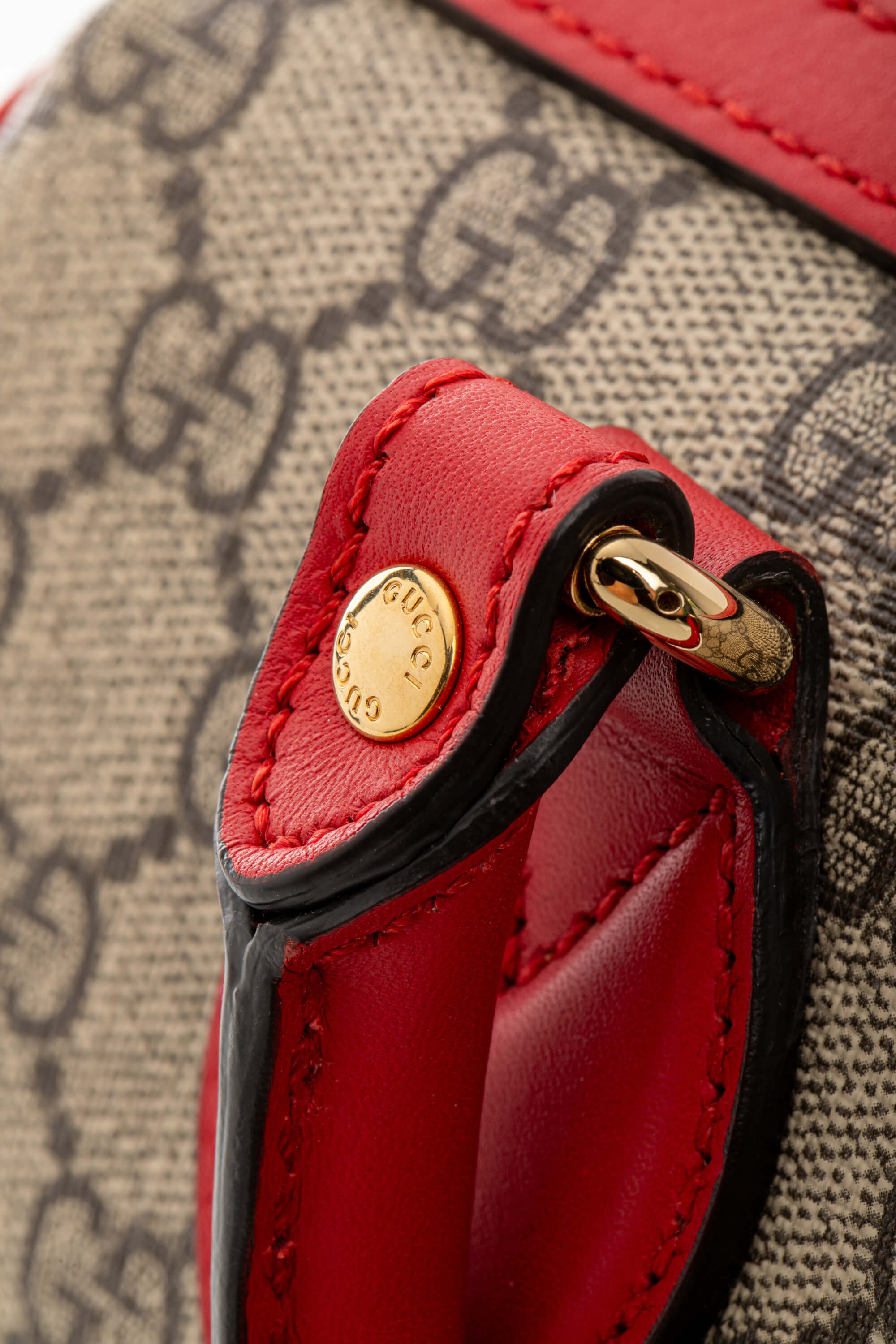 <span style="font-size: 10px;letter-spacing: .15em">BEST DEAL</span><br> <strong>GUCCI</strong><br> <div style="margin-top:10px;font-size:16px">GG Supreme Monogram Kingsnake Heart Embroidered Small Boston Red</div><br> - Image 17