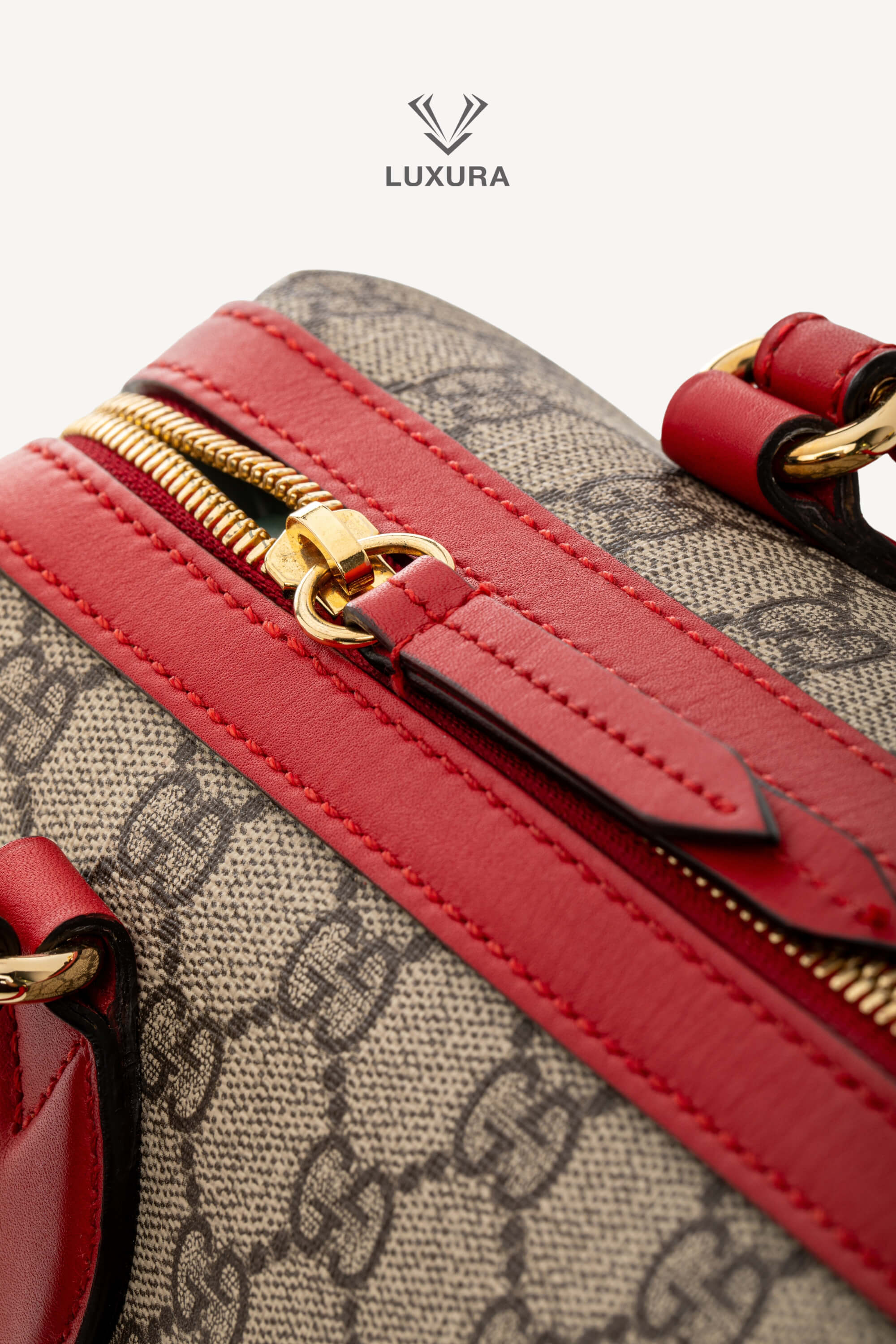 <span style="font-size: 10px;letter-spacing: .15em">BEST DEAL</span><br> <strong>GUCCI</strong><br> <div style="margin-top:10px;font-size:16px">GG Supreme Monogram Kingsnake Heart Embroidered Small Boston Red</div><br> - Image 11