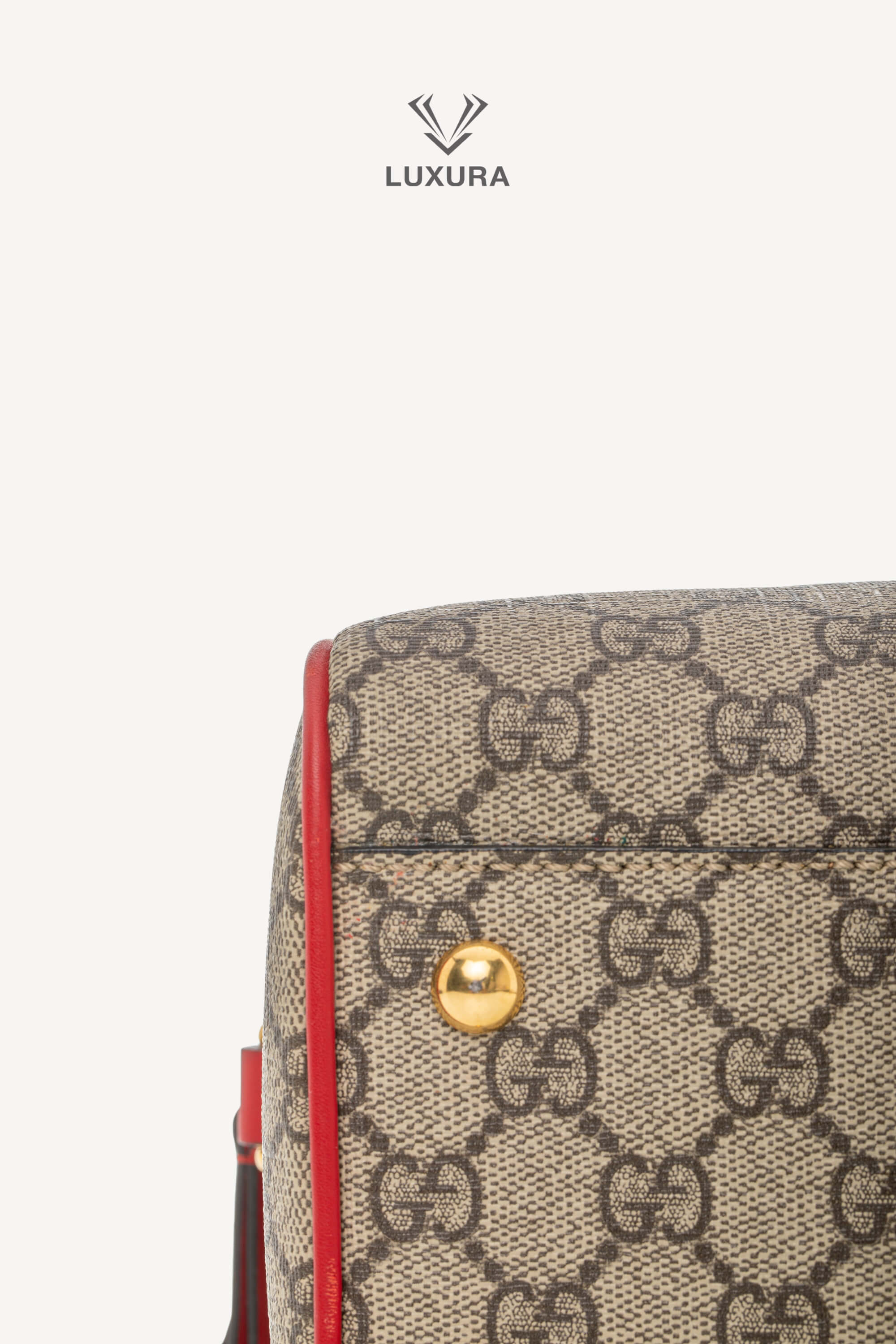 <span style="font-size: 10px;letter-spacing: .15em">BEST DEAL</span><br> <strong>GUCCI</strong><br> <div style="margin-top:10px;font-size:16px">GG Supreme Monogram Kingsnake Heart Embroidered Small Boston Red</div><br> - Image 19
