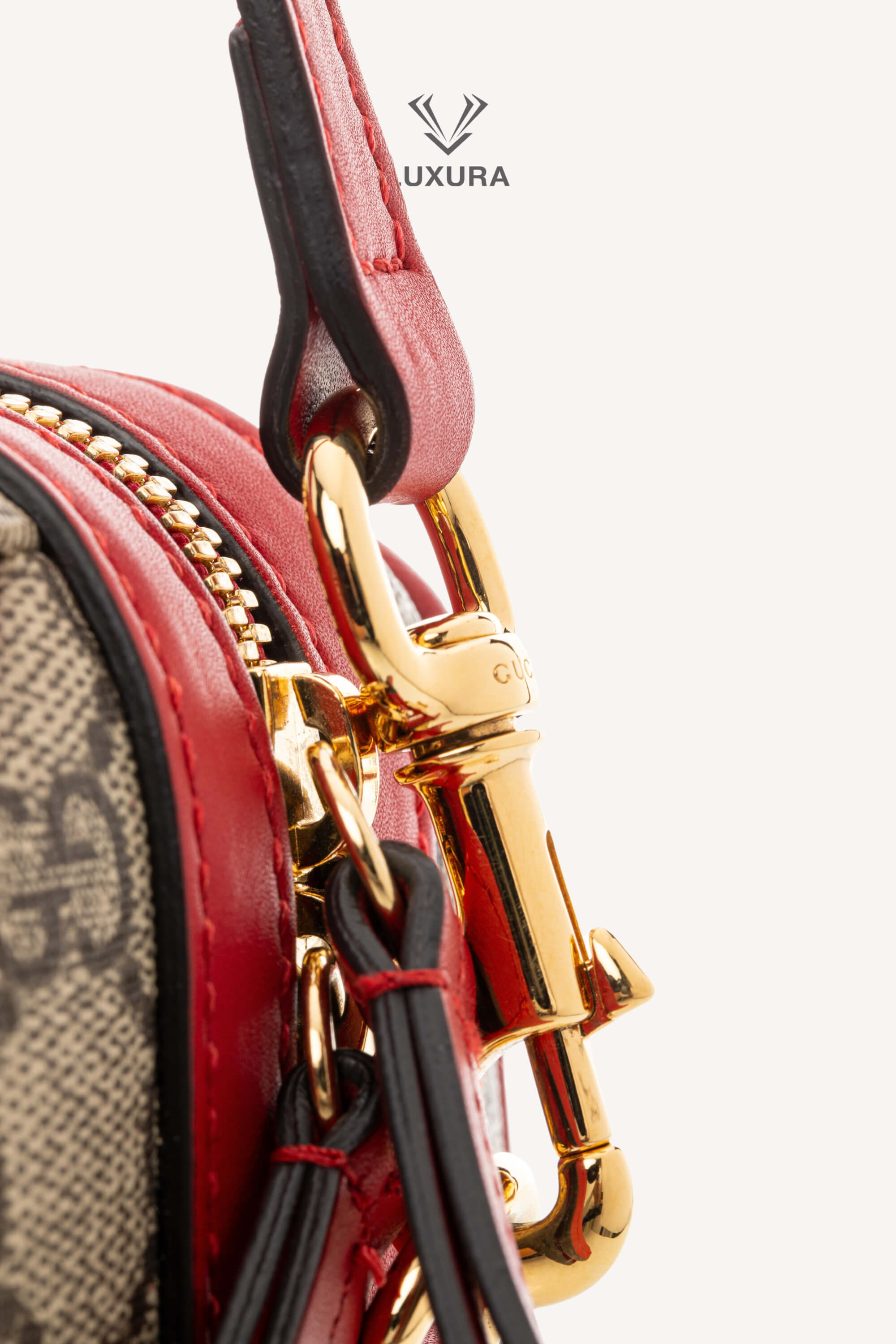 <span style="font-size: 10px;letter-spacing: .15em">BEST DEAL</span><br> <strong>GUCCI</strong><br> <div style="margin-top:10px;font-size:16px">GG Supreme Monogram Kingsnake Heart Embroidered Small Boston Red</div><br> - Image 14