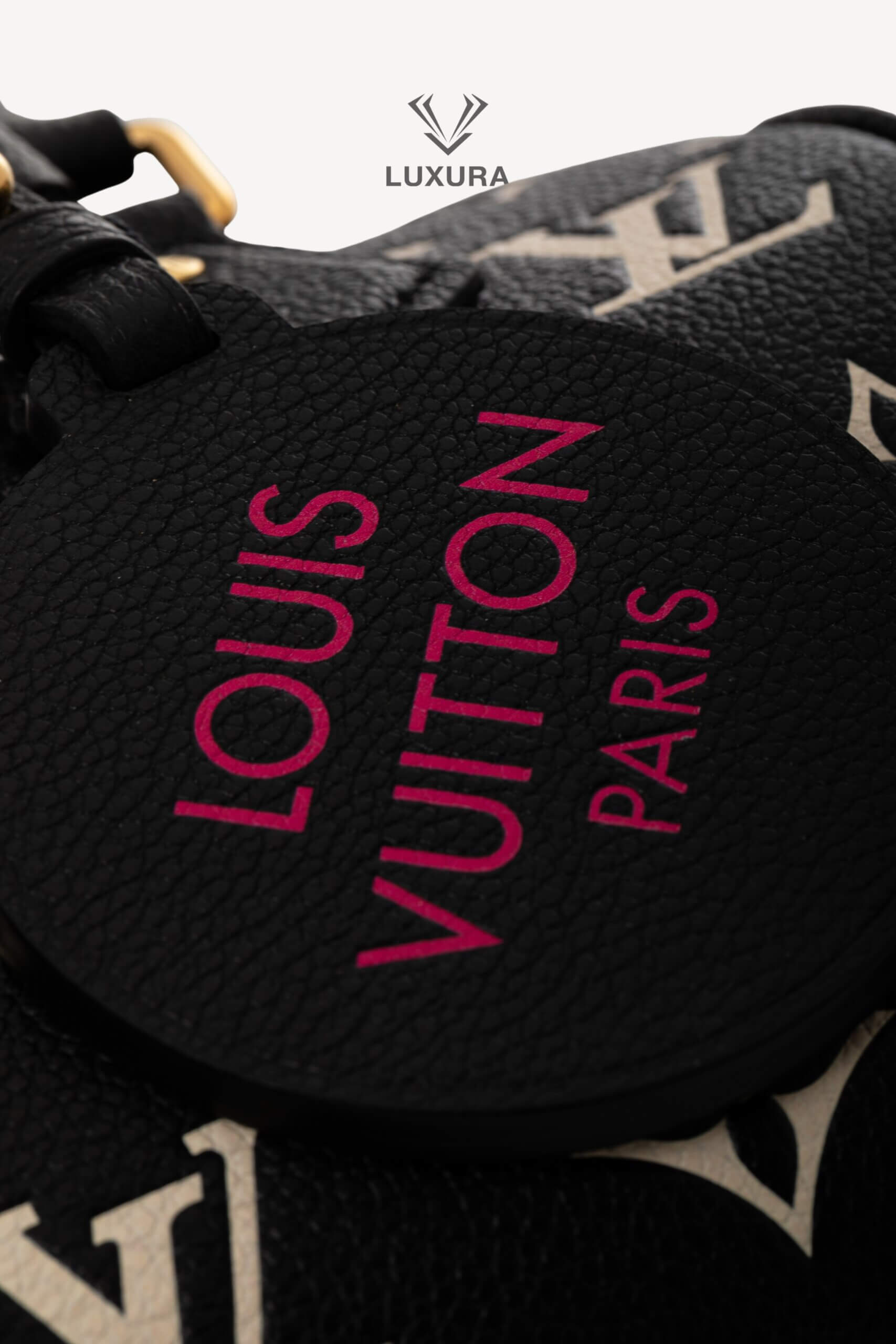 <span style="font-size: 10px;letter-spacing: .15em">HARD TO FIND</span><br>            <strong>LOUIS VUITTON</strong><br>            <div style="margin-top:10px;font-size:16px">Empreinte Monogram Spring in the City Speedy Bandouliere 20 Black White Pink M46088</div><br> - Image 17