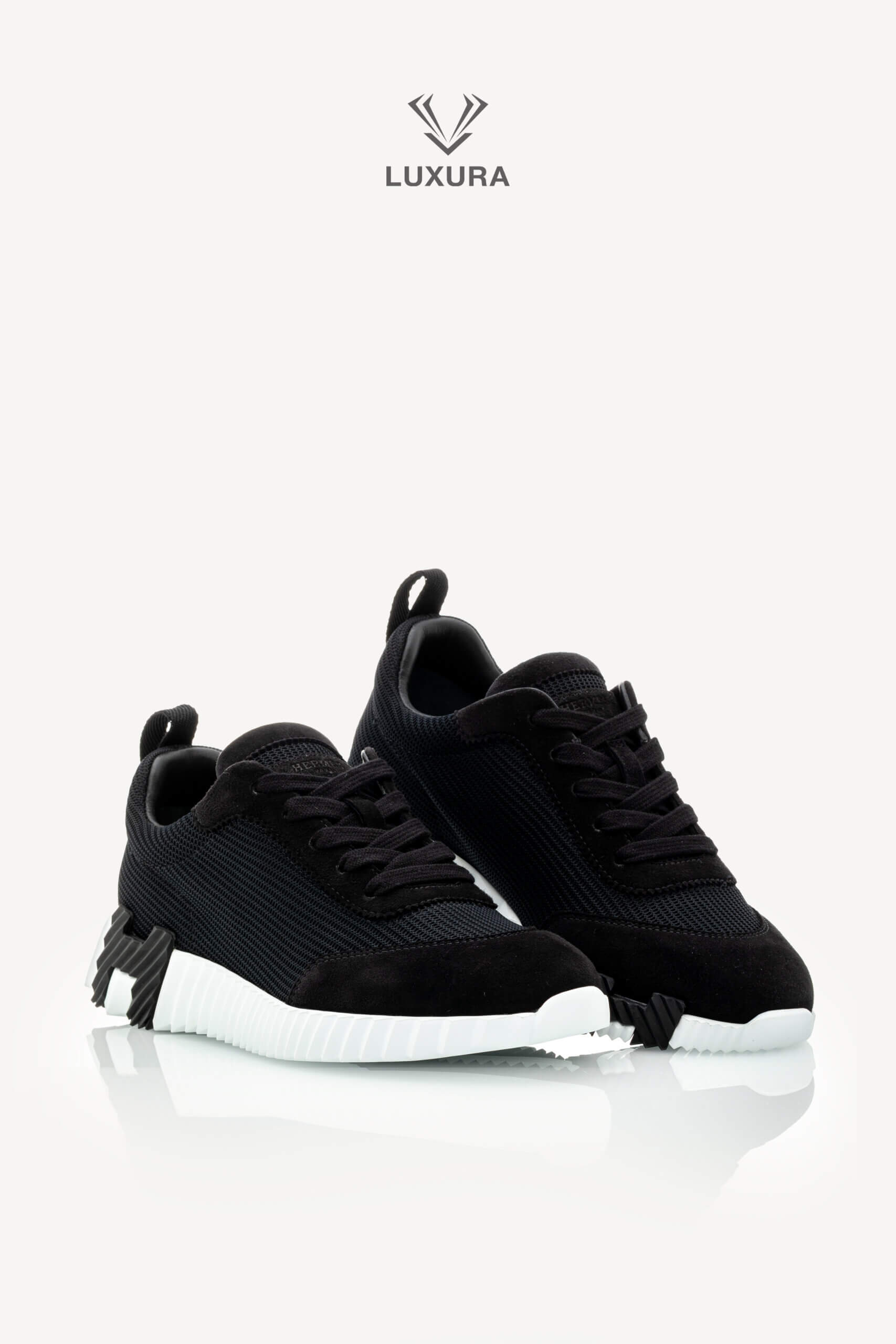 <span style="font-size: 10px;letter-spacing: .15em">HARD TO FIND</span><br>            <strong>HERMES</strong><br>            <div style="margin-top:10px;font-size:16px">Bouncing Sneaker in Textured Mesh and Suede Goatskin Black 36</div><br> - Image 3
