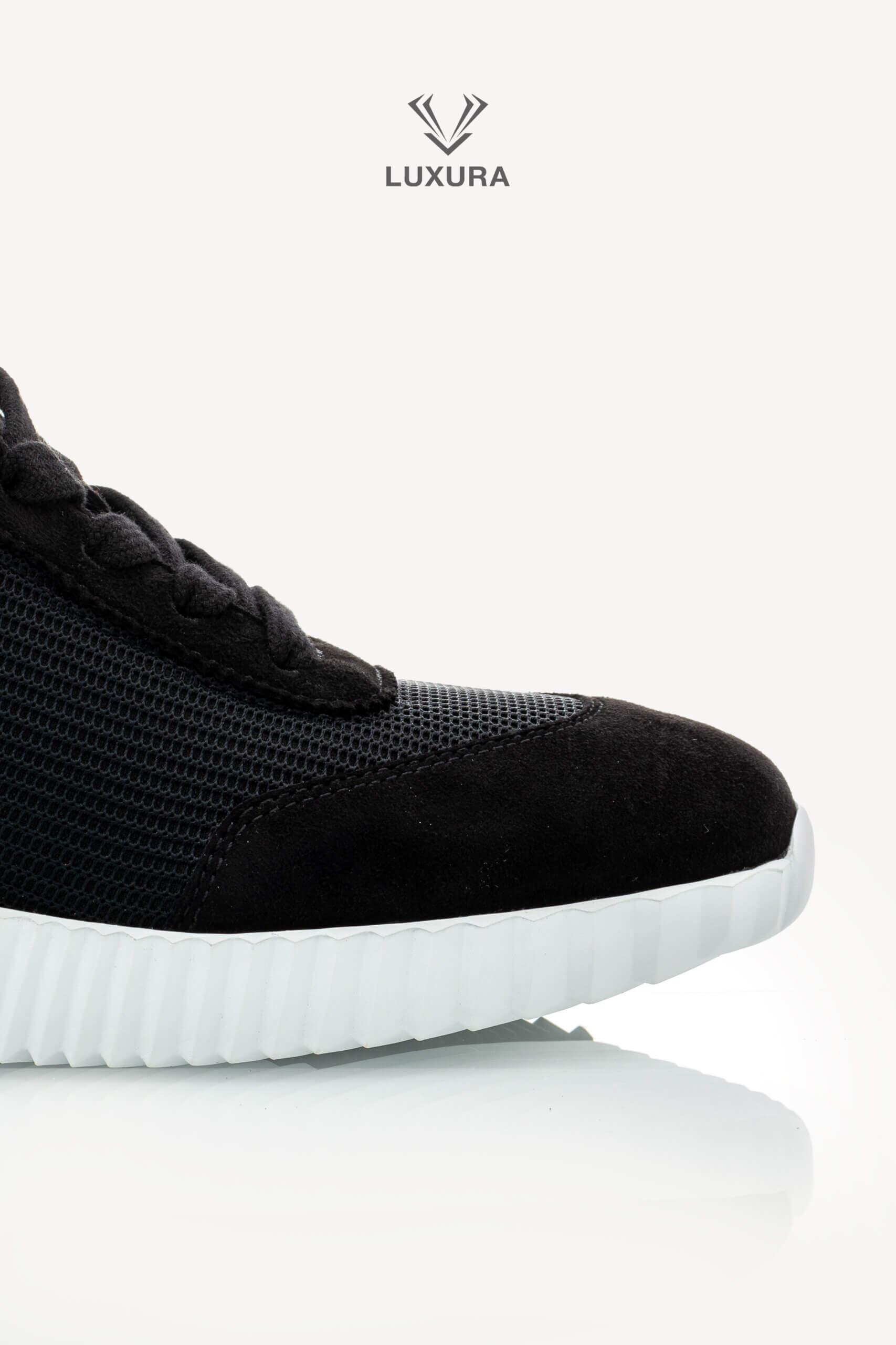 <span style="font-size: 10px;letter-spacing: .15em">HARD TO FIND</span><br>            <strong>HERMES</strong><br>            <div style="margin-top:10px;font-size:16px">Bouncing Sneaker in Textured Mesh and Suede Goatskin Black 36</div><br> - Image 10