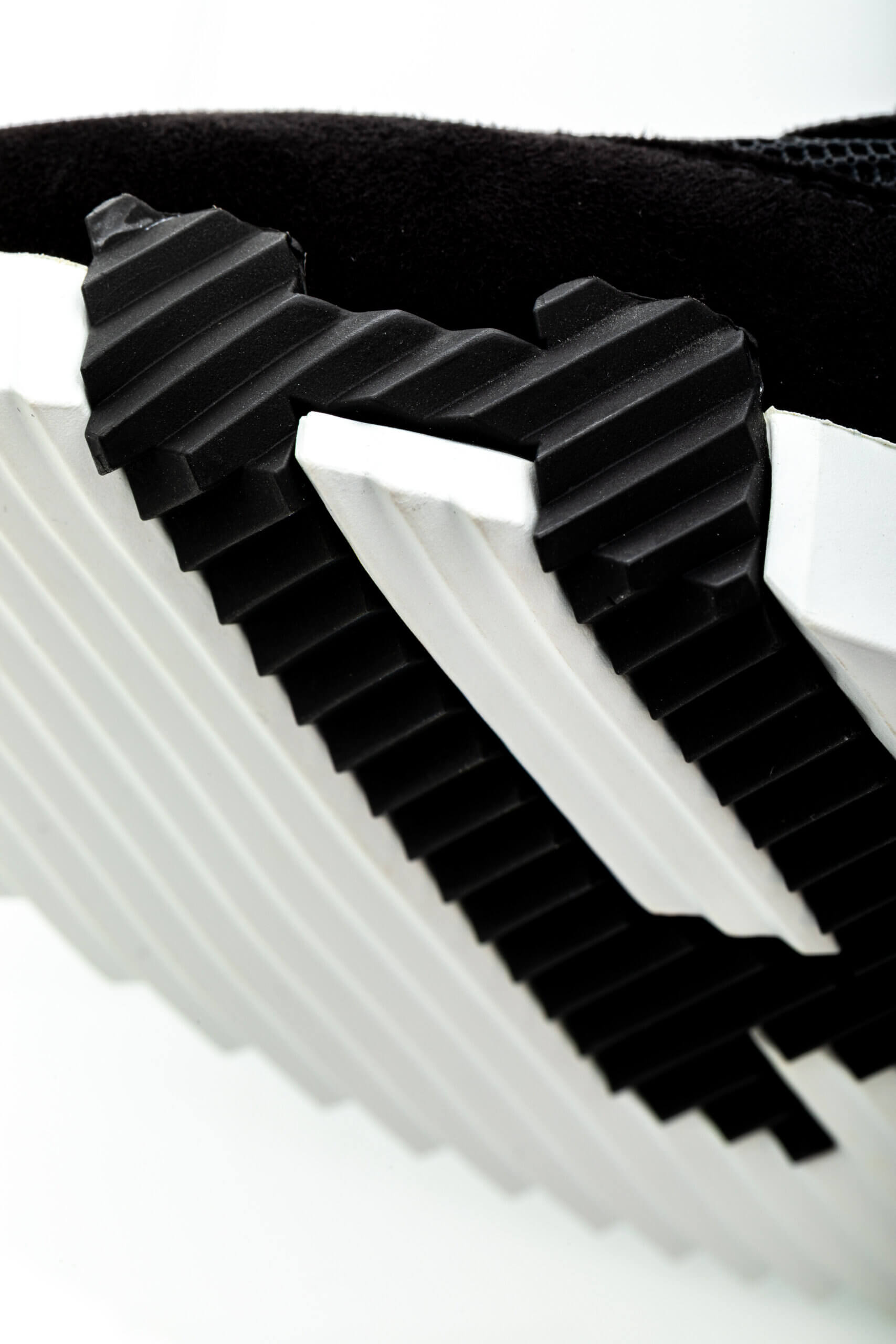 <span style="font-size: 10px;letter-spacing: .15em">HARD TO FIND</span><br>            <strong>HERMES</strong><br>            <div style="margin-top:10px;font-size:16px">Bouncing Sneaker in Textured Mesh and Suede Goatskin Black 36</div><br> - Image 18