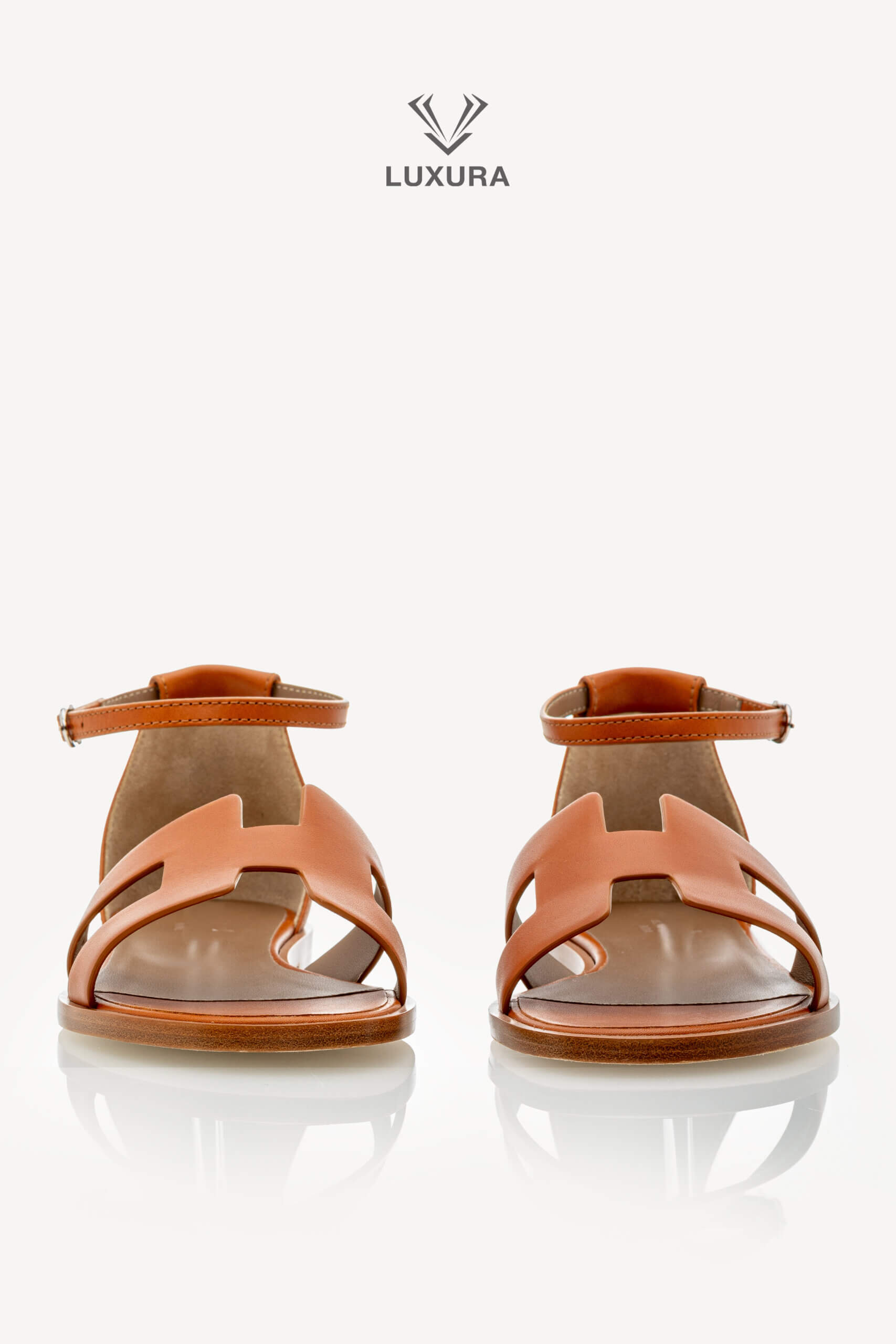 <span style="font-size: 10px;letter-spacing: .15em">HARD TO FIND</span><br>            <strong>HERMES</strong><br>            <div style="margin-top:10px;font-size:16px">Calfskin Santorini Sandals Naturel 36.5</div><br> - Image 5