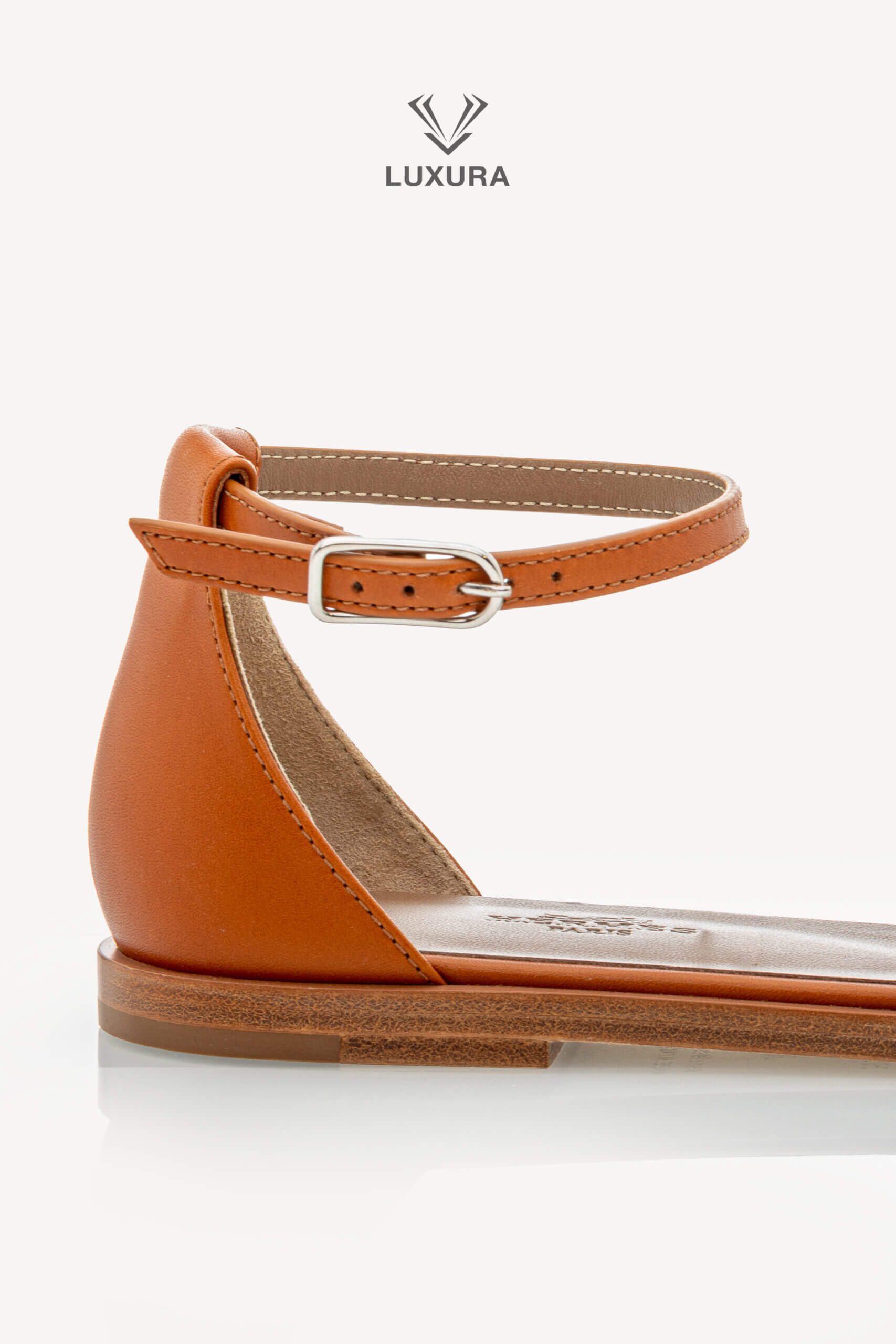 <span style="font-size: 10px;letter-spacing: .15em">HARD TO FIND</span><br>            <strong>HERMES</strong><br>            <div style="margin-top:10px;font-size:16px">Calfskin Santorini Sandals Naturel 36.5</div><br> - Image 13