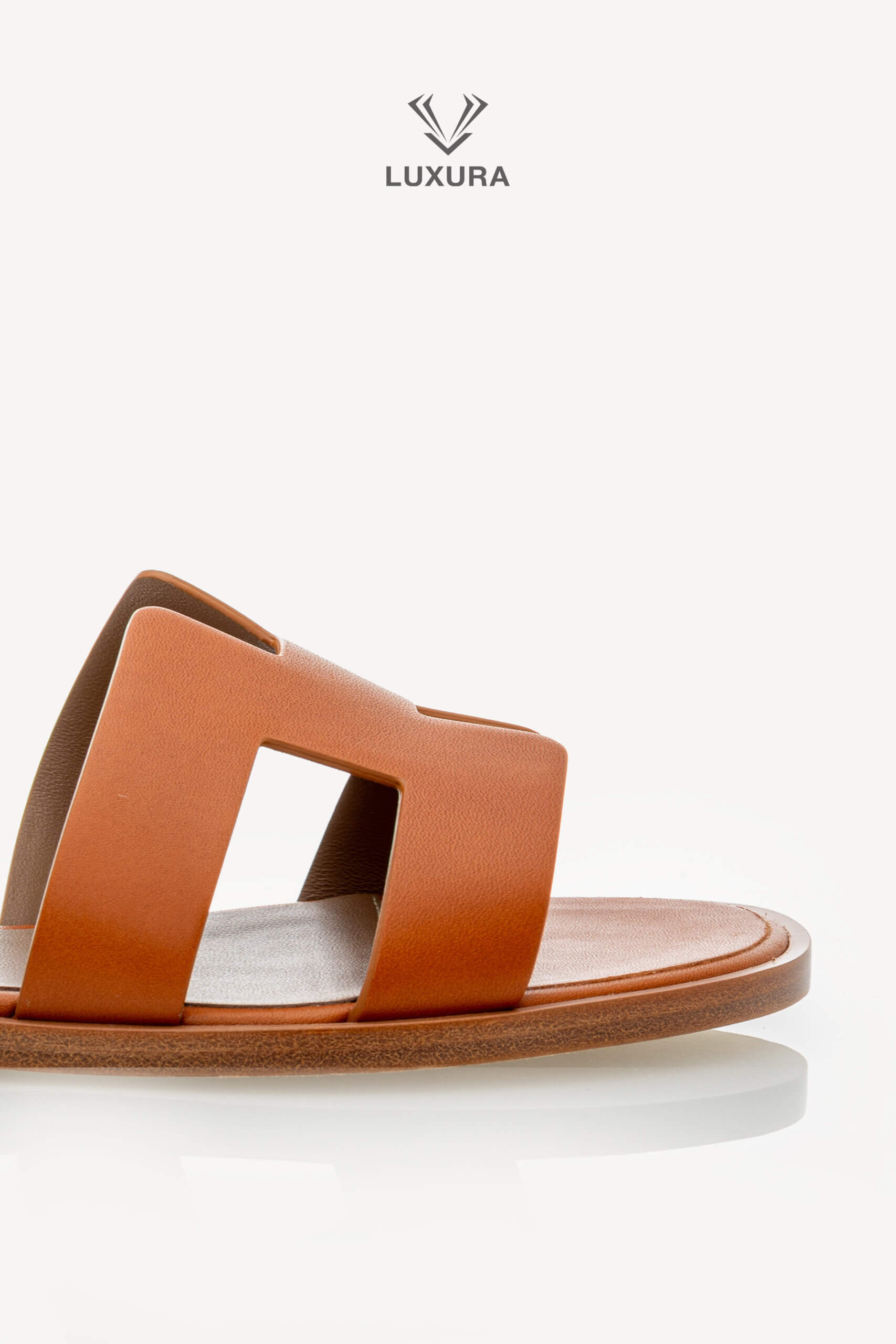 <span style="font-size: 10px;letter-spacing: .15em">HARD TO FIND</span><br>            <strong>HERMES</strong><br>            <div style="margin-top:10px;font-size:16px">Calfskin Santorini Sandals Naturel 36.5</div><br> - Image 14