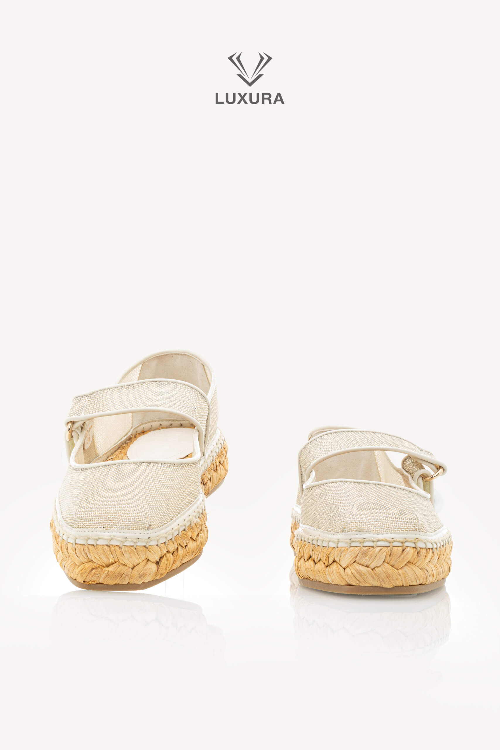 <span style="font-size: 10px;letter-spacing: .15em">HARD TO FIND</span><br> <strong>JIMMY CHOO</strong><br> <div style="margin-top:10px;font-size:16px">Fayence Espadrilles 36</div><br> - Image 5