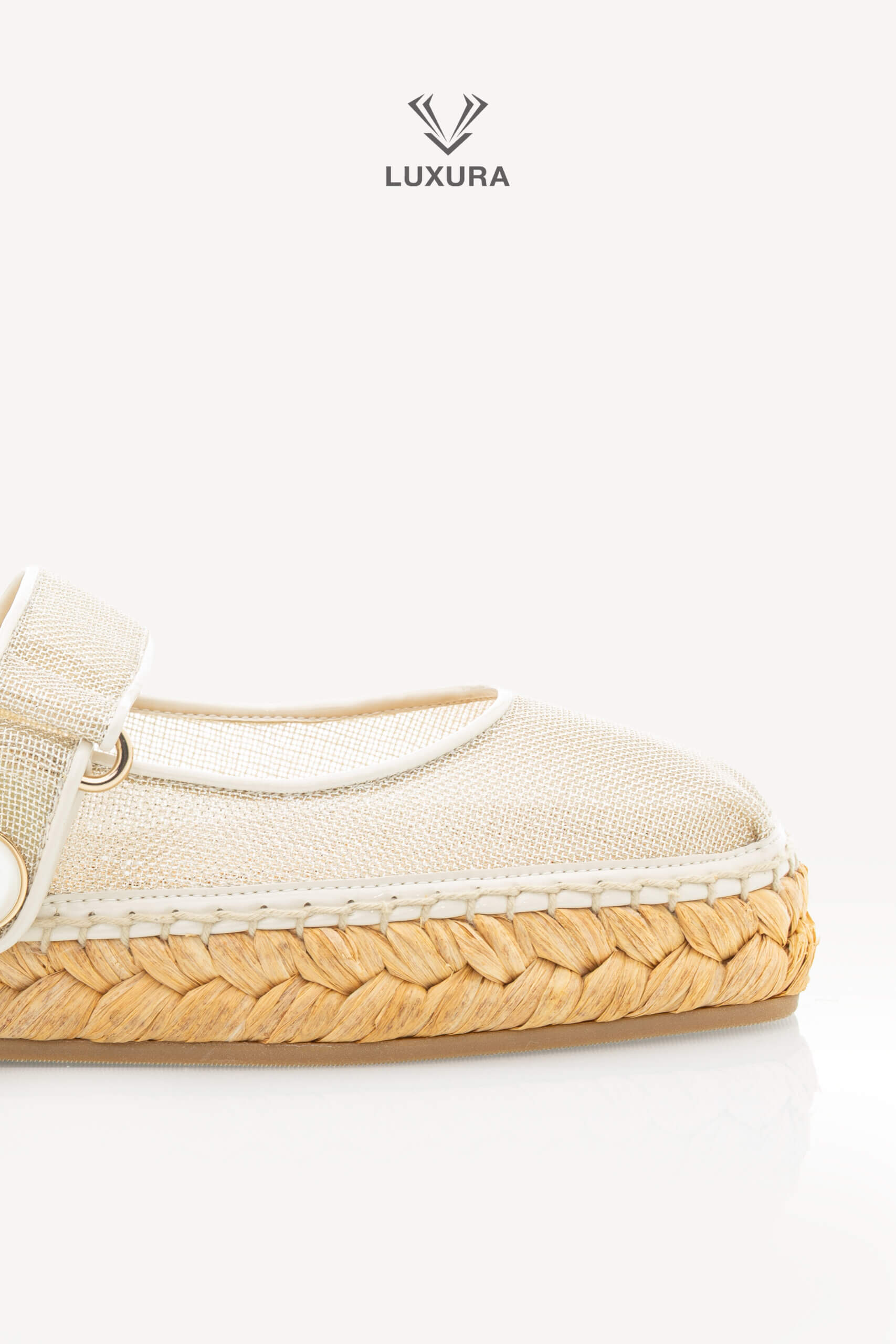 <span style="font-size: 10px;letter-spacing: .15em">HARD TO FIND</span><br> <strong>JIMMY CHOO</strong><br> <div style="margin-top:10px;font-size:16px">Fayence Espadrilles 36</div><br> - Image 13