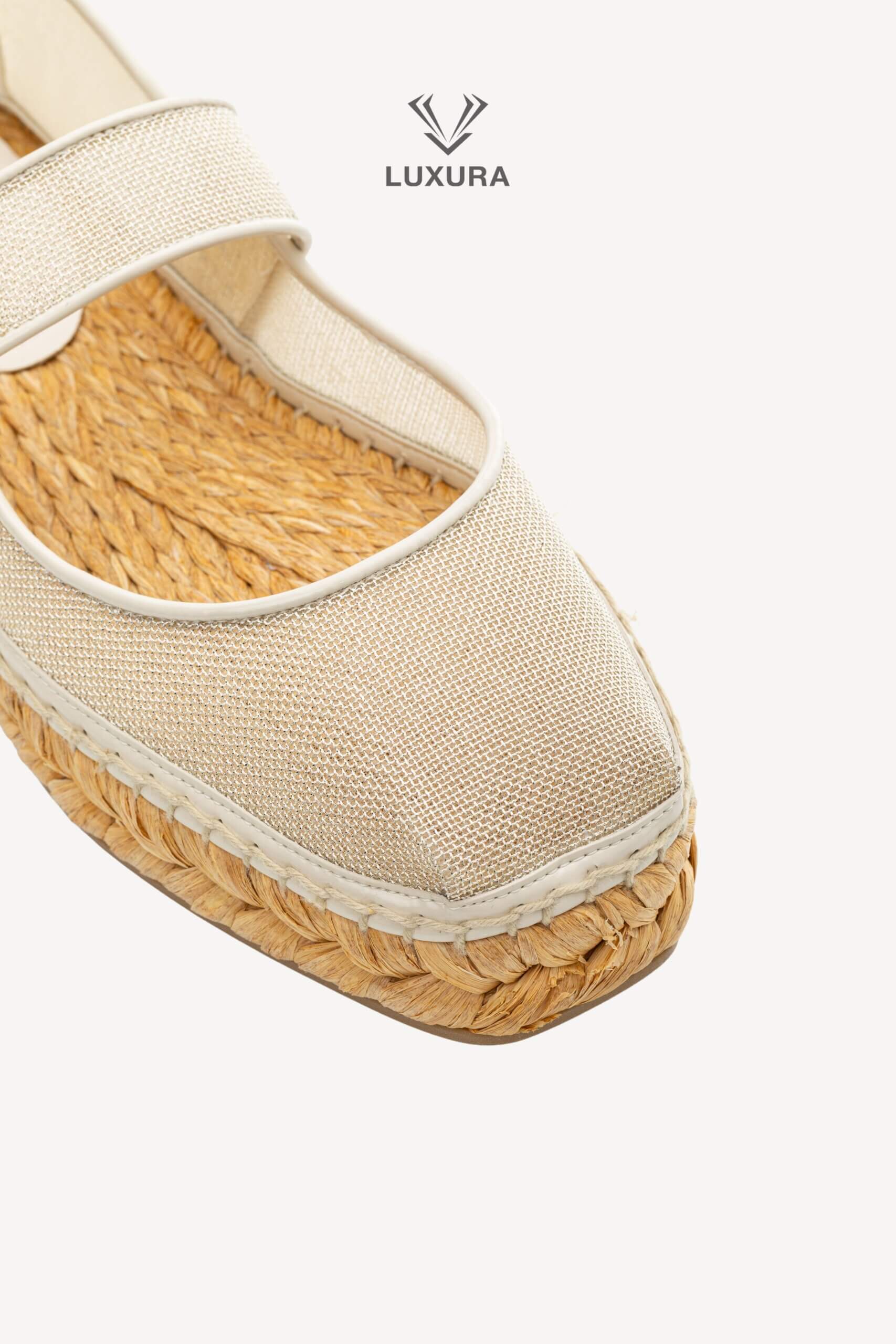 <span style="font-size: 10px;letter-spacing: .15em">HARD TO FIND</span><br> <strong>JIMMY CHOO</strong><br> <div style="margin-top:10px;font-size:16px">Fayence Espadrilles 36</div><br> - Image 14