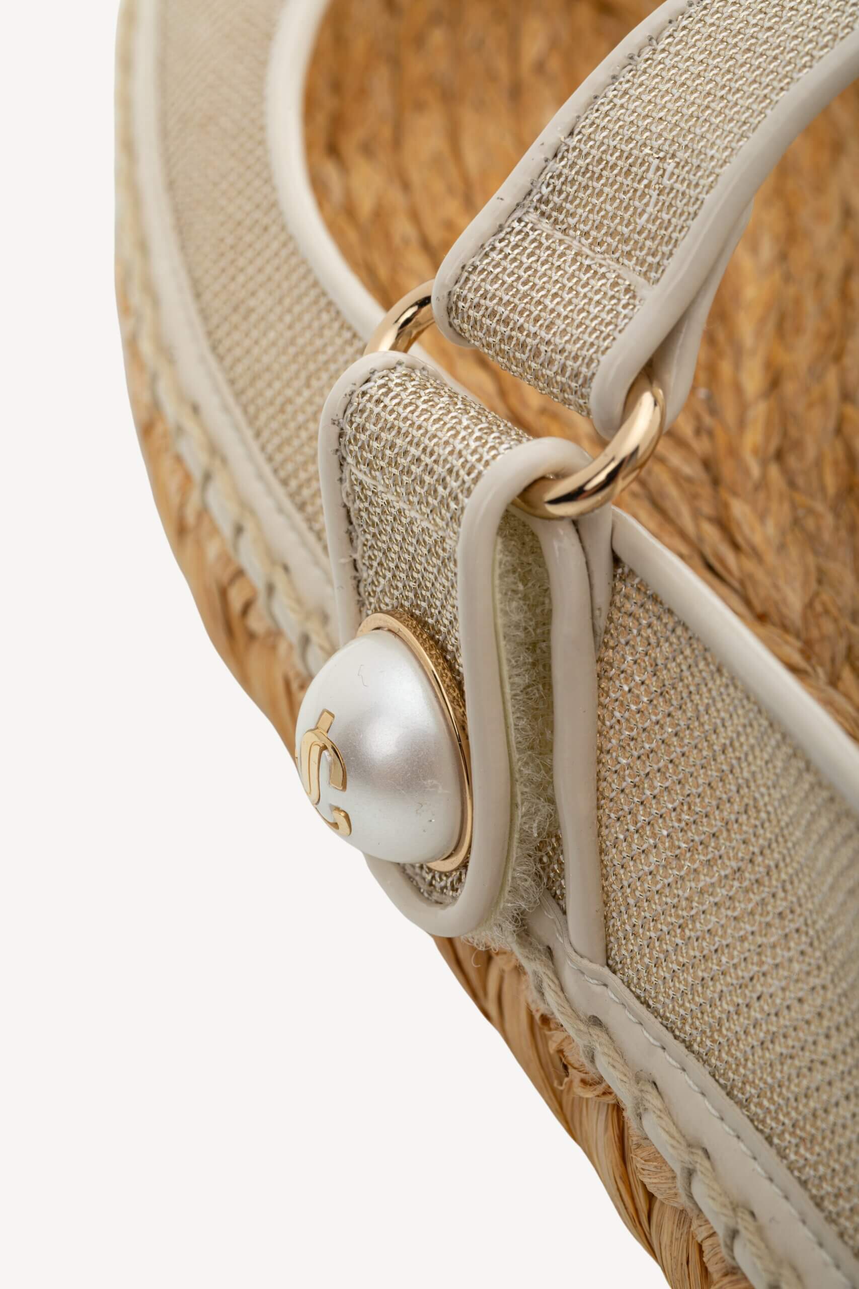 <span style="font-size: 10px;letter-spacing: .15em">HARD TO FIND</span><br> <strong>JIMMY CHOO</strong><br> <div style="margin-top:10px;font-size:16px">Fayence Espadrilles 36</div><br> - Image 19