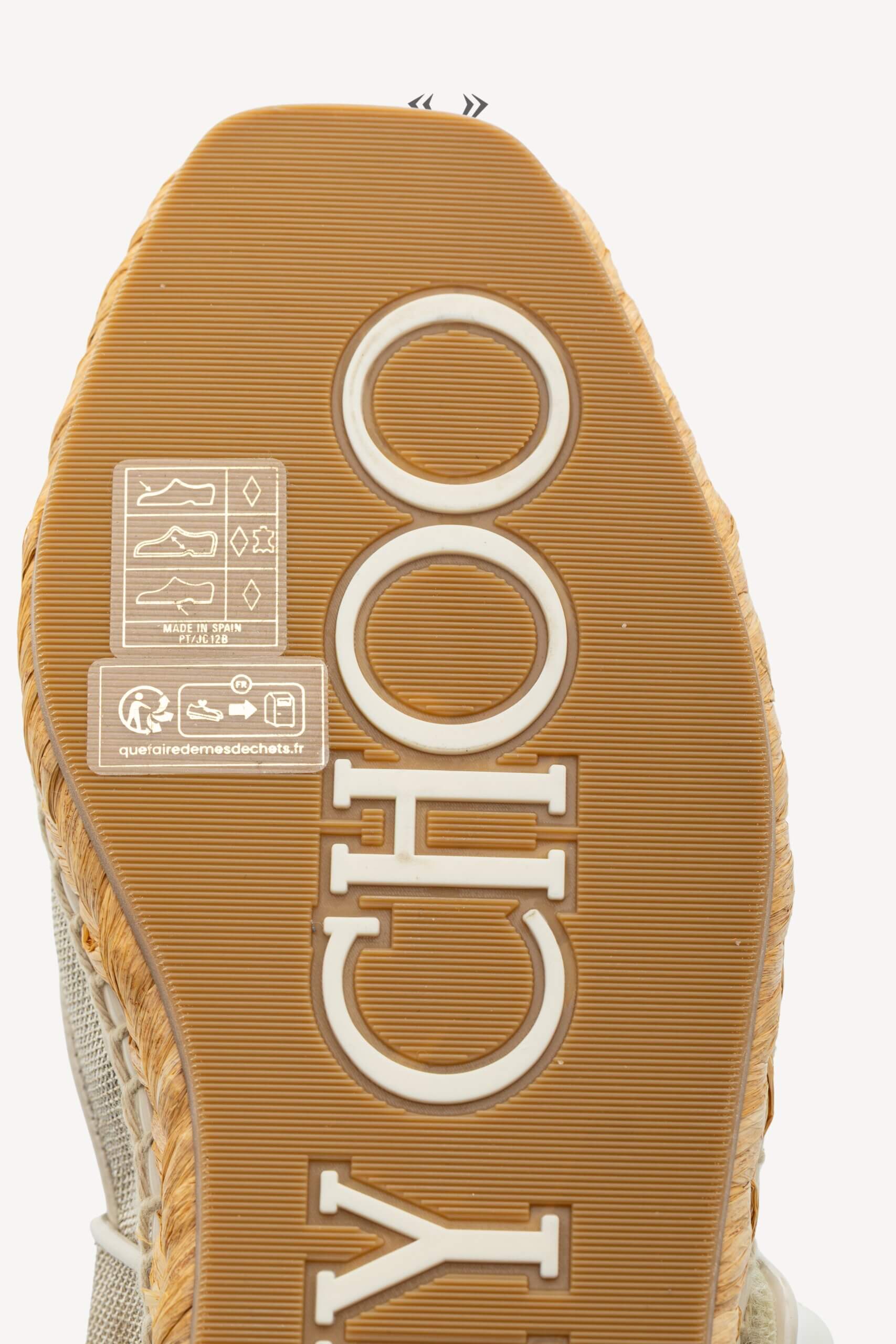 <span style="font-size: 10px;letter-spacing: .15em">HARD TO FIND</span><br> <strong>JIMMY CHOO</strong><br> <div style="margin-top:10px;font-size:16px">Fayence Espadrilles 36</div><br> - Image 22