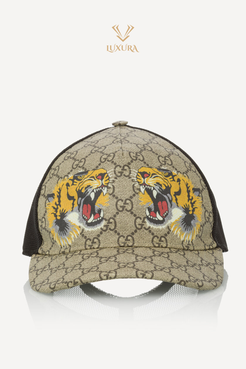 <span style="font-size: 10px; color: rgb(101, 101, 101);letter-spacing: .15em;">BEST DEAL</span><br><strong> GUCCI </strong><br><div style="margin-top:10px; font-size:16px;">GG Supreme Monogram Tiger Print Basseball Hat Beige</div><br> - Image 4