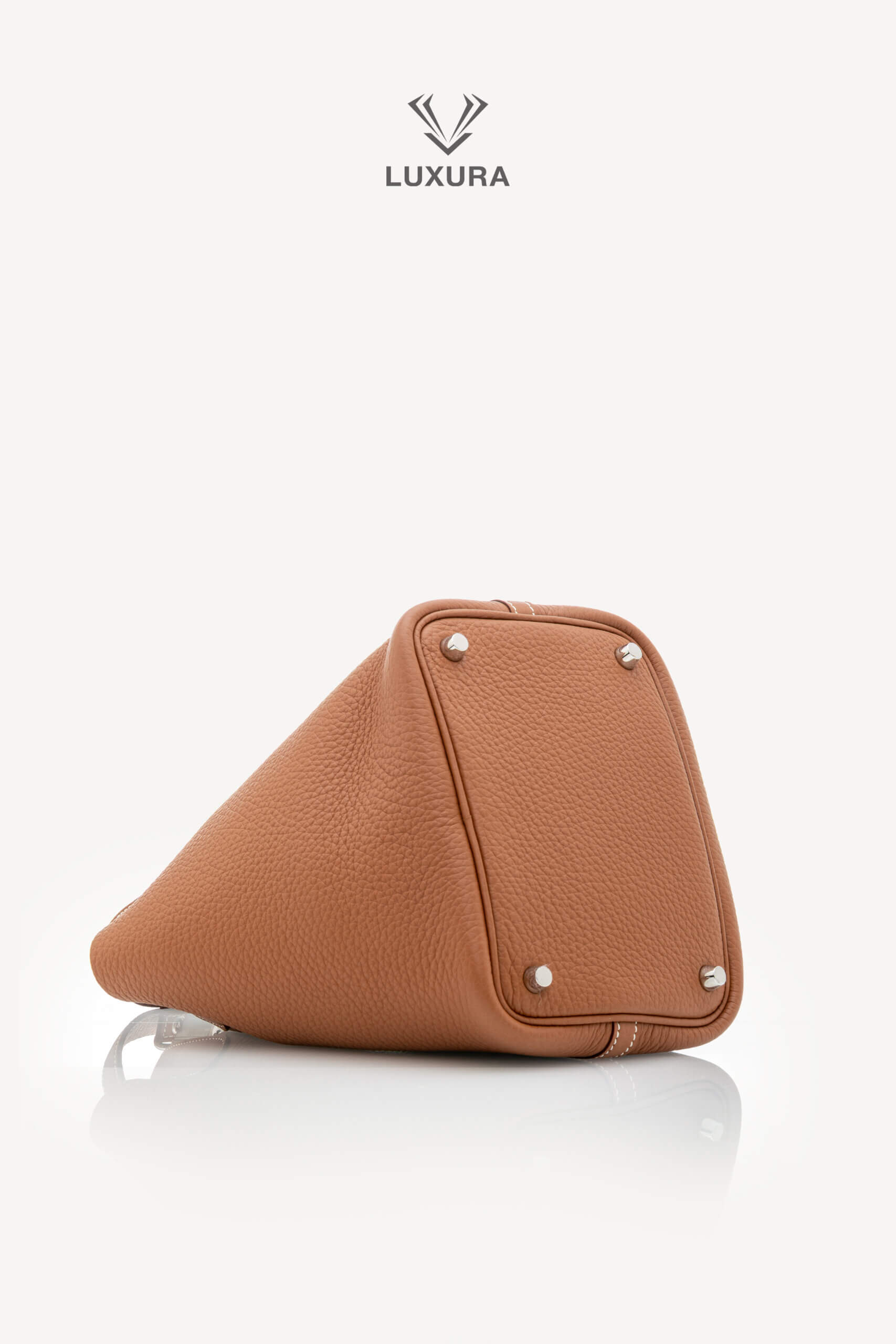 <span style="font-size: 10px;letter-spacing: .15em">HARD TO FIND</span><br>            <strong>HERMES</strong><br>            <div style="margin-top:10px;font-size:16px">Taurillon Clemence Picotin Lock 18 PM Gold Palladium Hardware</div><br> - Image 19