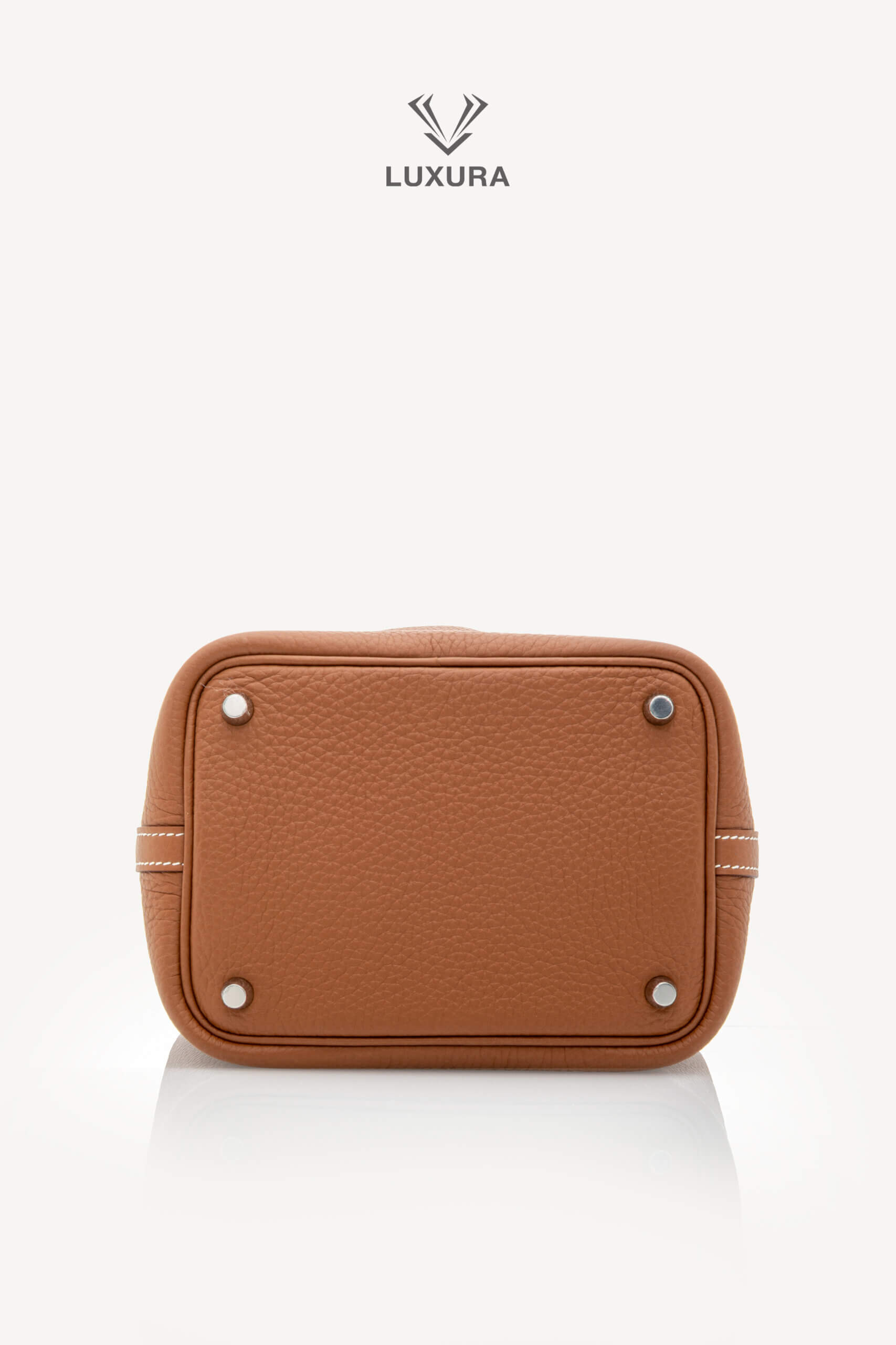 <span style="font-size: 10px;letter-spacing: .15em">HARD TO FIND</span><br>            <strong>HERMES</strong><br>            <div style="margin-top:10px;font-size:16px">Taurillon Clemence Picotin Lock 18 PM Gold Palladium Hardware</div><br> - Image 20