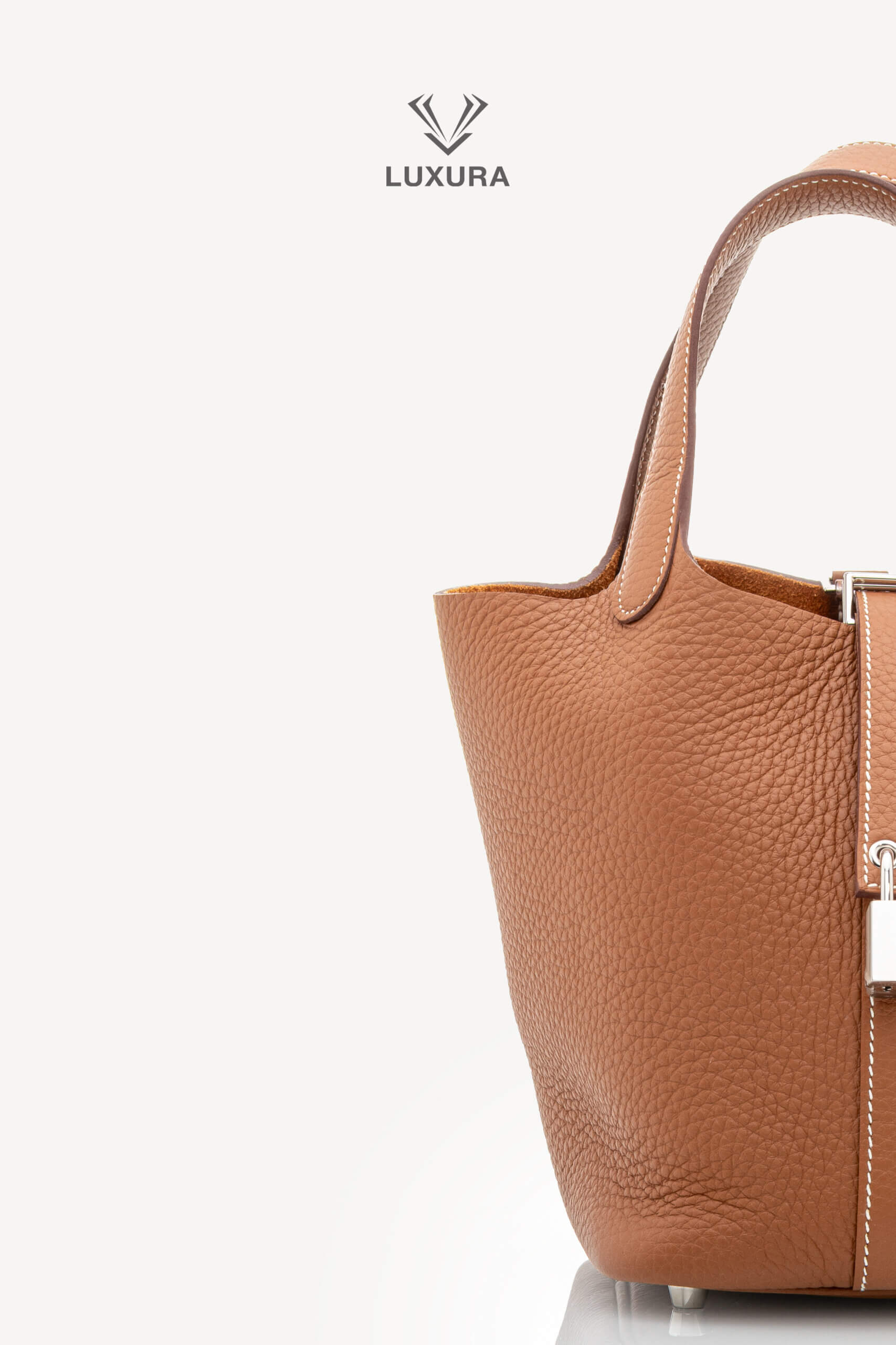 <span style="font-size: 10px;letter-spacing: .15em">HARD TO FIND</span><br>            <strong>HERMES</strong><br>            <div style="margin-top:10px;font-size:16px">Taurillon Clemence Picotin Lock 18 PM Gold Palladium Hardware</div><br> - Image 10