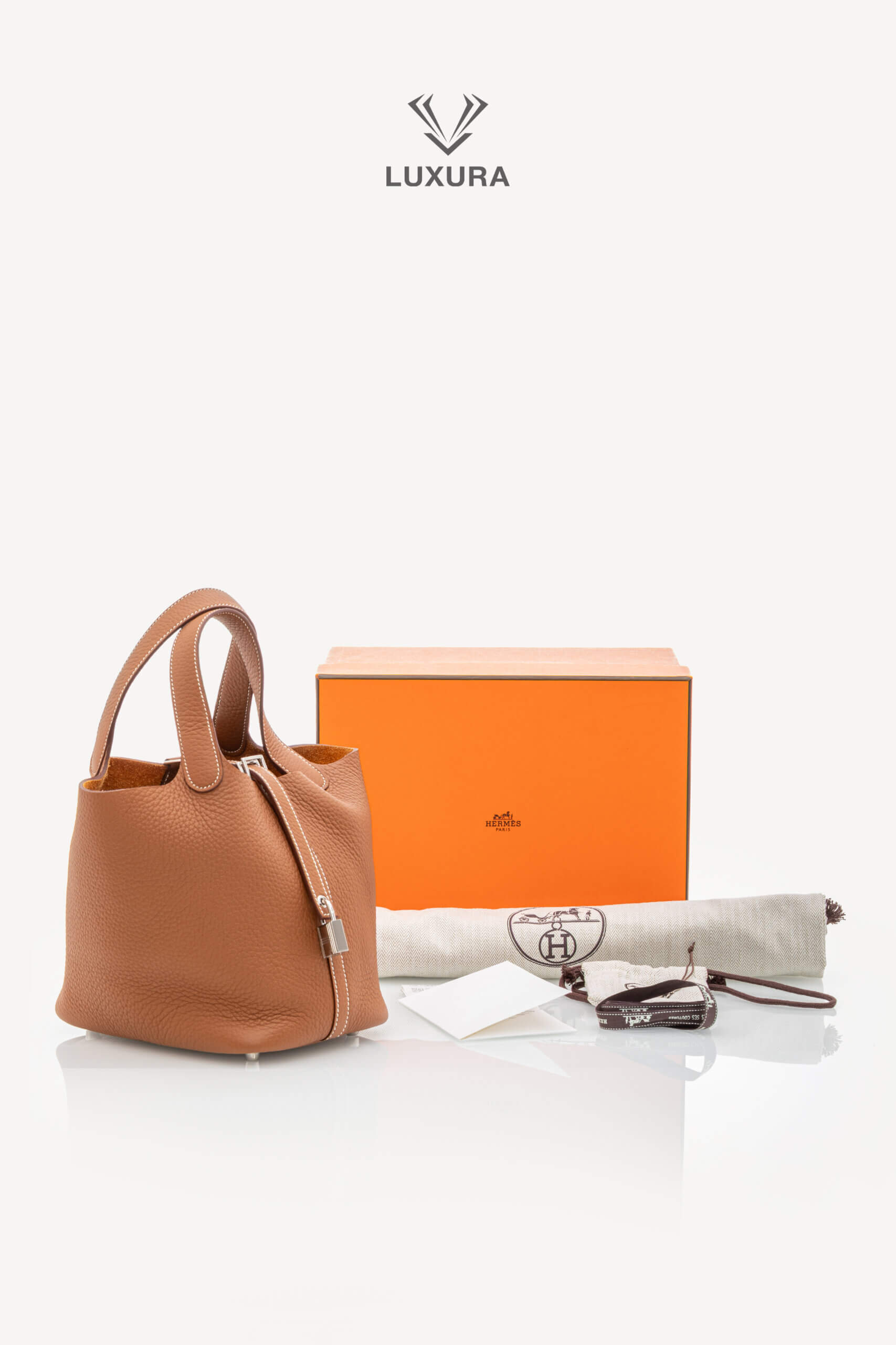 <span style="font-size: 10px;letter-spacing: .15em">HARD TO FIND</span><br>            <strong>HERMES</strong><br>            <div style="margin-top:10px;font-size:16px">Taurillon Clemence Picotin Lock 18 PM Gold Palladium Hardware</div><br> - Image 2