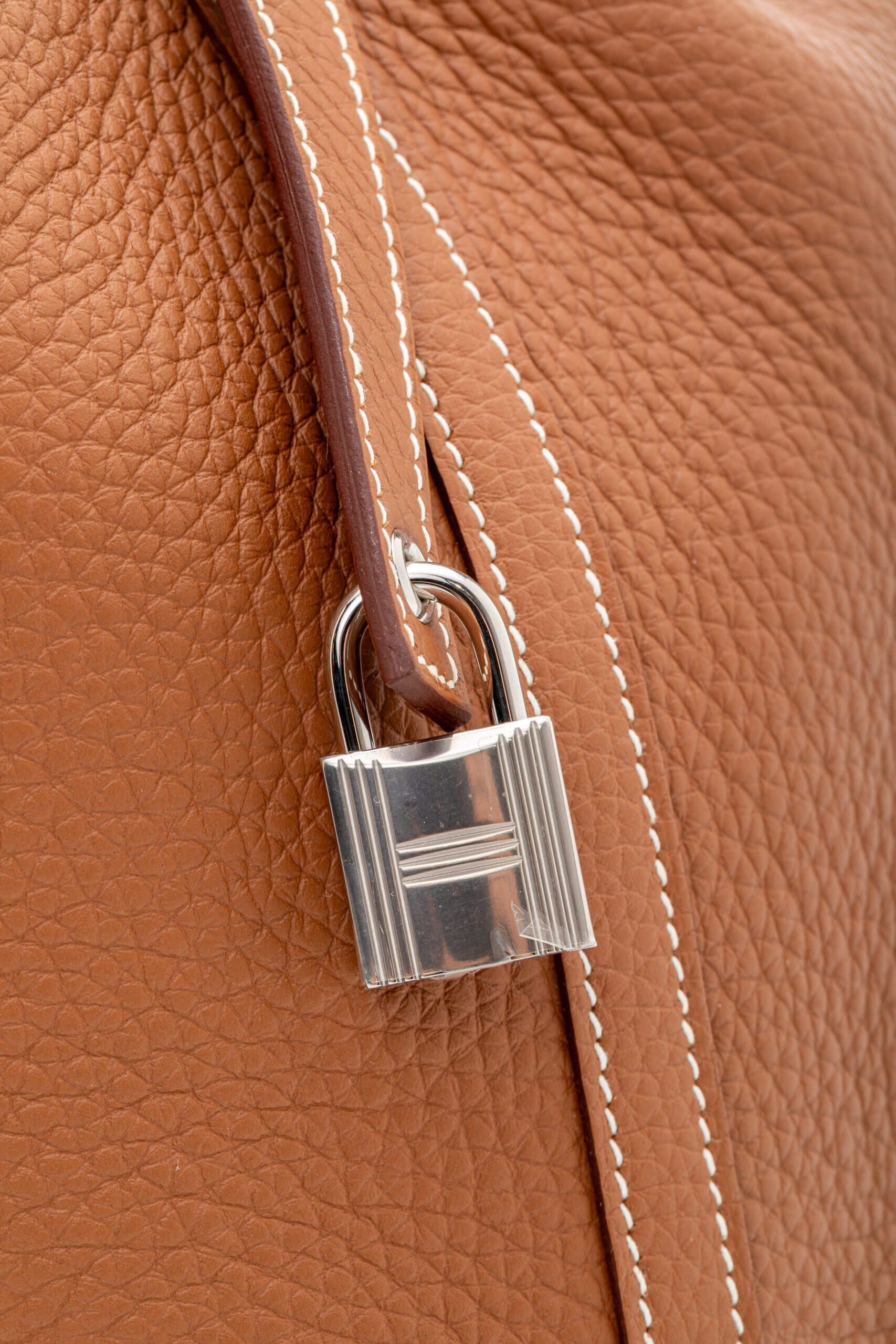 <span style="font-size: 10px;letter-spacing: .15em">HARD TO FIND</span><br>            <strong>HERMES</strong><br>            <div style="margin-top:10px;font-size:16px">Taurillon Clemence Picotin Lock 18 PM Gold Palladium Hardware</div><br> - Image 6