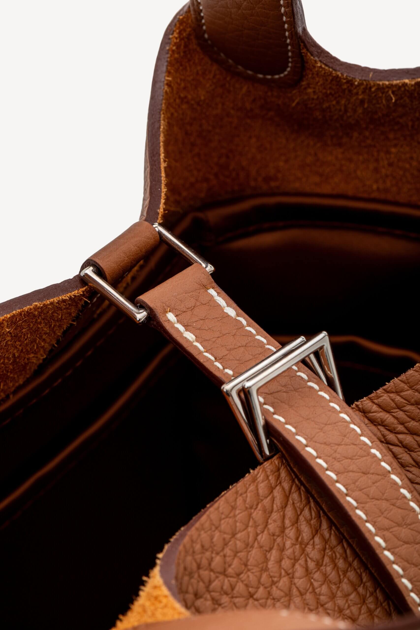 <span style="font-size: 10px;letter-spacing: .15em">HARD TO FIND</span><br>            <strong>HERMES</strong><br>            <div style="margin-top:10px;font-size:16px">Taurillon Clemence Picotin Lock 18 PM Gold Palladium Hardware</div><br> - Image 12