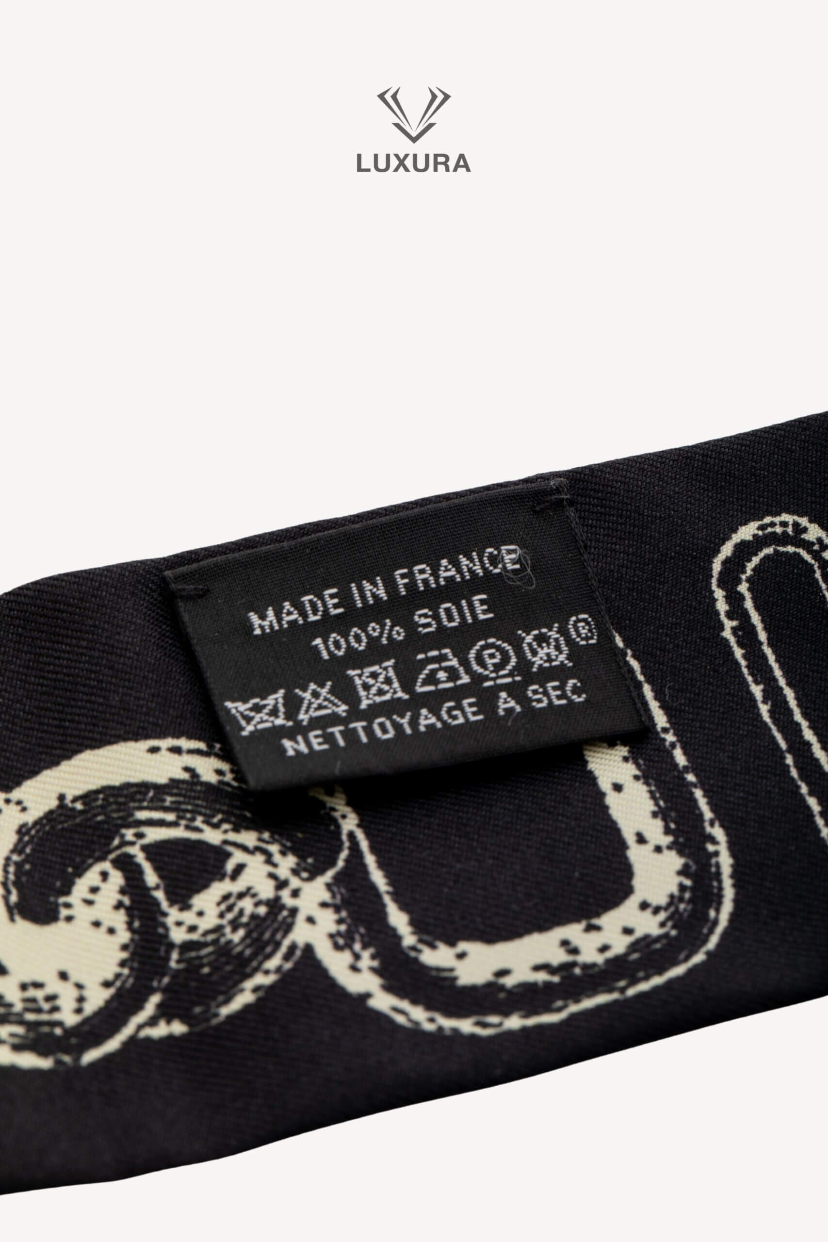 <span style="font-size: 10px;letter-spacing: .15em">HARD TO FIND</span><br>            <strong>HERMES</strong><br>            <div style="margin-top:10px;font-size:16px">Silk Inventaire Poetique De Brides A Bloc Twilly Noir/ Gris/ Creme</div><br> - Image 9