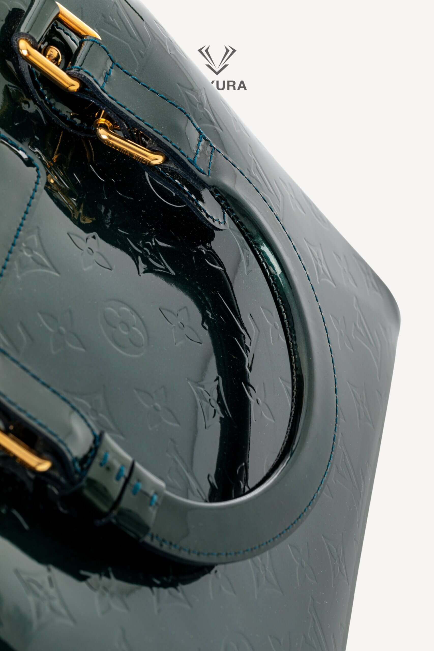 <span style="font-size: 10px;letter-spacing: .15em">BEST DEAL</span><br> <strong>LOUIS VUITTON</strong><br> <div style="margin-top:10px;font-size:16px">Melrose Avenue Monogram Vernis Vert Impression</div><br> - Image 15