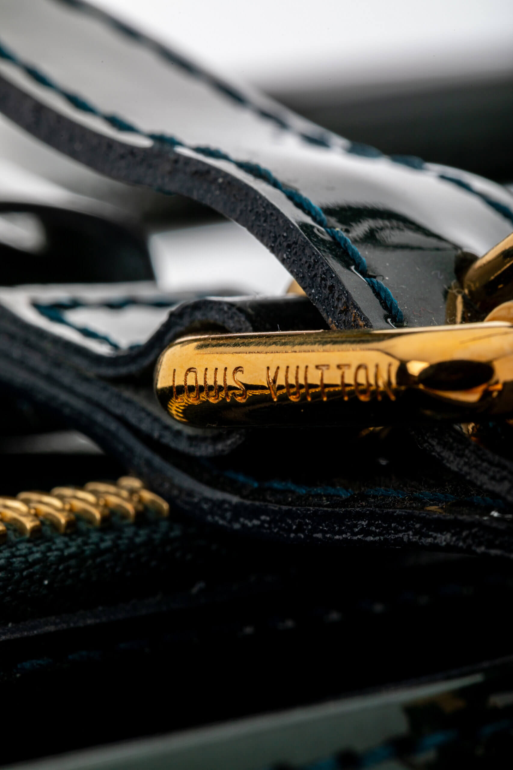 <span style="font-size: 10px;letter-spacing: .15em">BEST DEAL</span><br> <strong>LOUIS VUITTON</strong><br> <div style="margin-top:10px;font-size:16px">Melrose Avenue Monogram Vernis Vert Impression</div><br> - Image 17