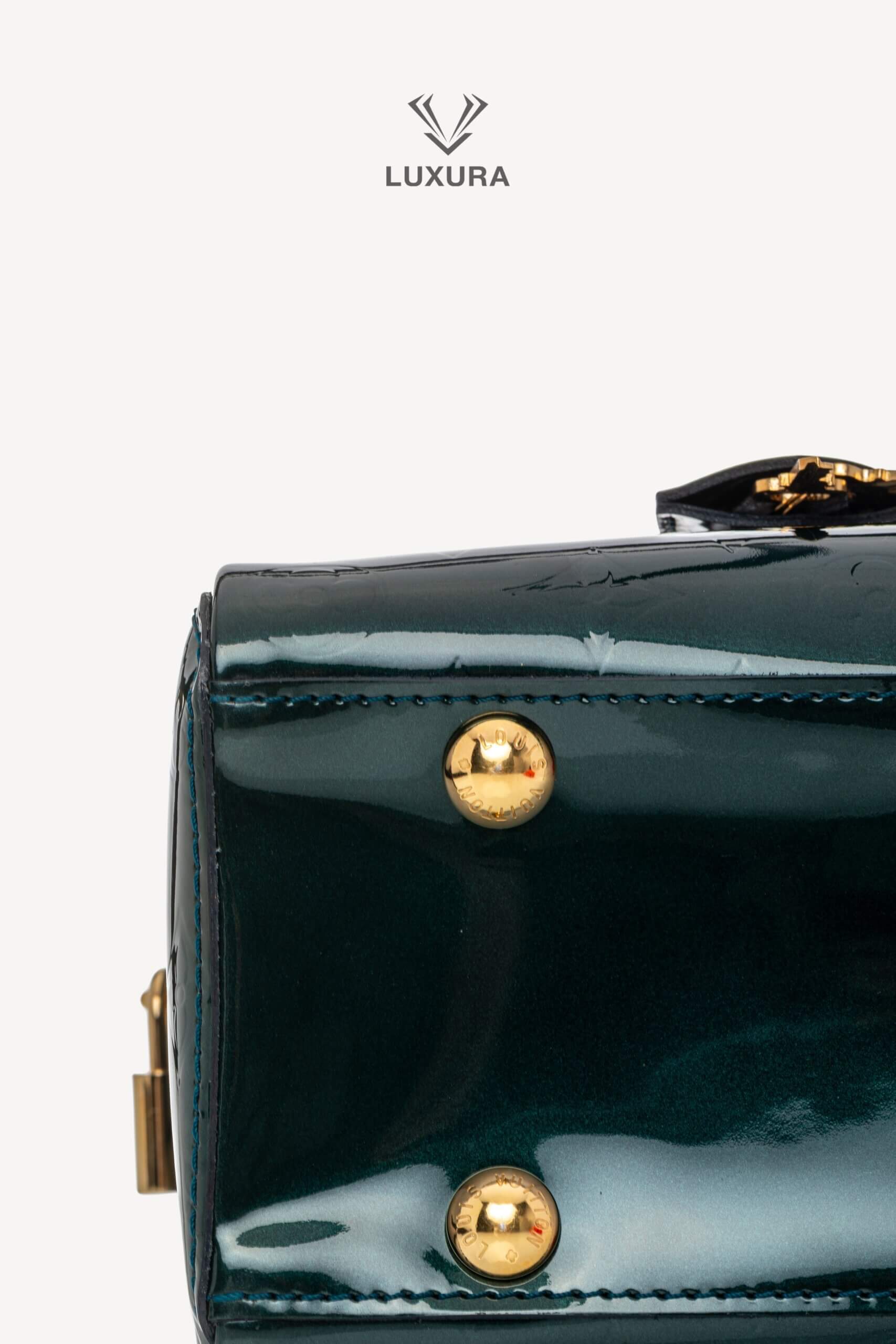 <span style="font-size: 10px;letter-spacing: .15em">BEST DEAL</span><br> <strong>LOUIS VUITTON</strong><br> <div style="margin-top:10px;font-size:16px">Melrose Avenue Monogram Vernis Vert Impression</div><br> - Image 26