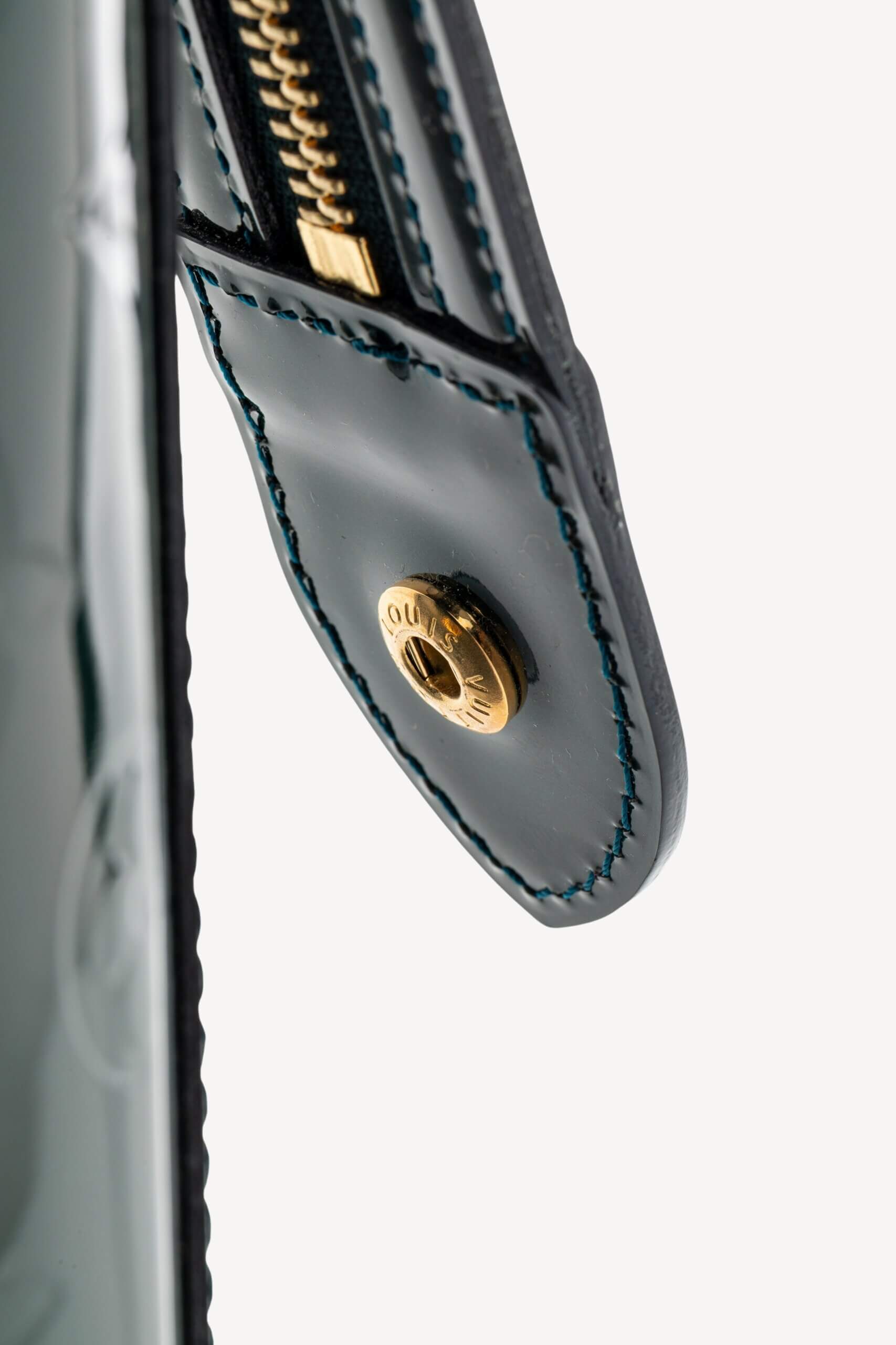 <span style="font-size: 10px;letter-spacing: .15em">BEST DEAL</span><br> <strong>LOUIS VUITTON</strong><br> <div style="margin-top:10px;font-size:16px">Melrose Avenue Monogram Vernis Vert Impression</div><br> - Image 25