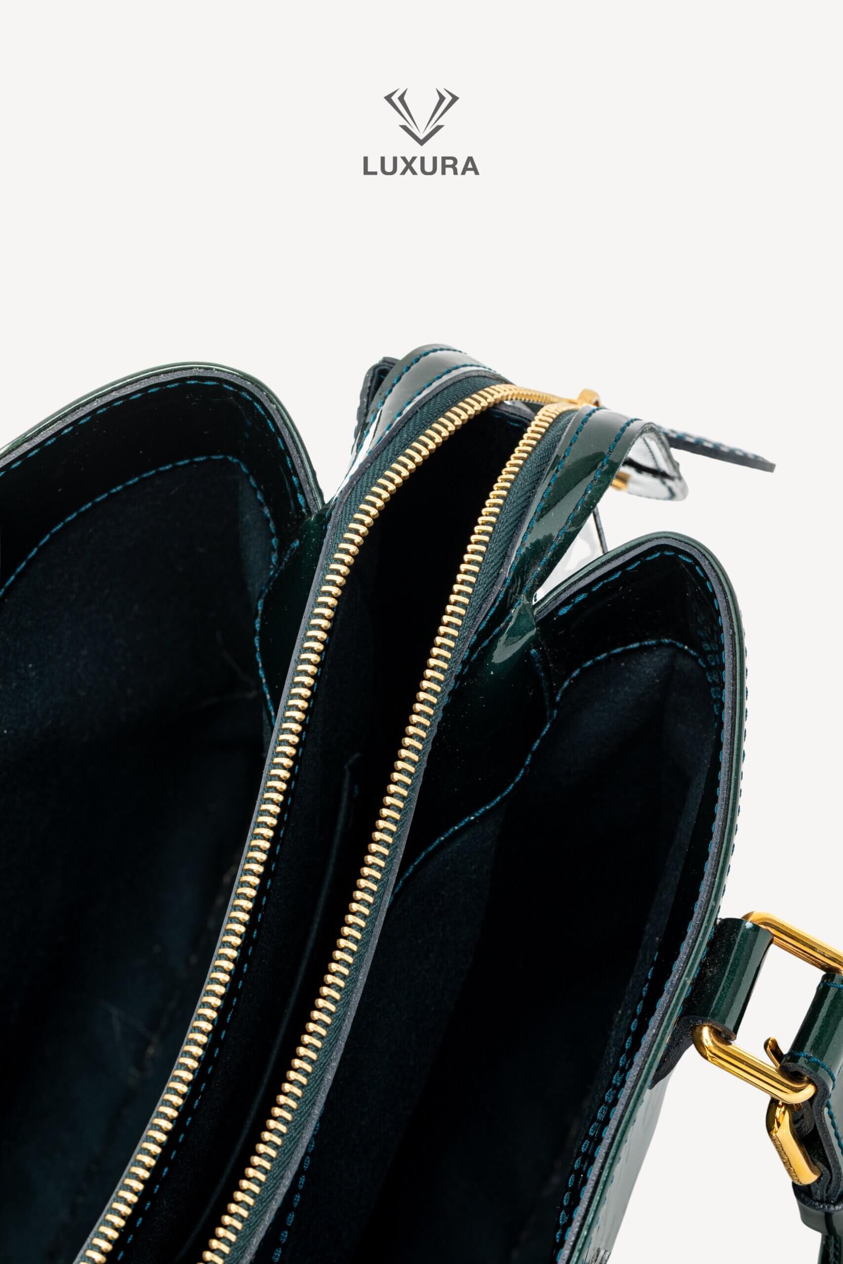 <span style="font-size: 10px;letter-spacing: .15em">BEST DEAL</span><br> <strong>LOUIS VUITTON</strong><br> <div style="margin-top:10px;font-size:16px">Melrose Avenue Monogram Vernis Vert Impression</div><br> - Image 22