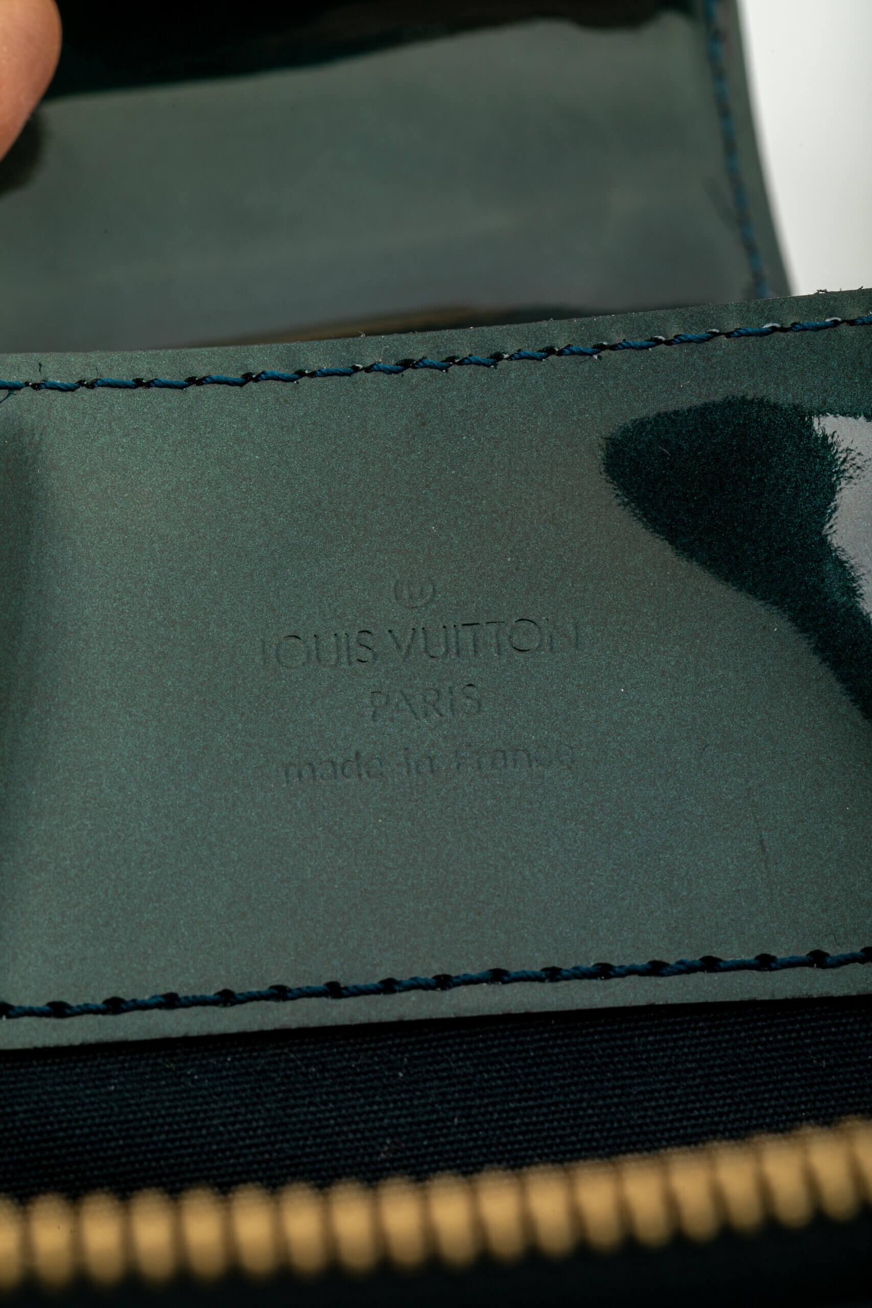<span style="font-size: 10px;letter-spacing: .15em">BEST DEAL</span><br> <strong>LOUIS VUITTON</strong><br> <div style="margin-top:10px;font-size:16px">Melrose Avenue Monogram Vernis Vert Impression</div><br> - Image 24
