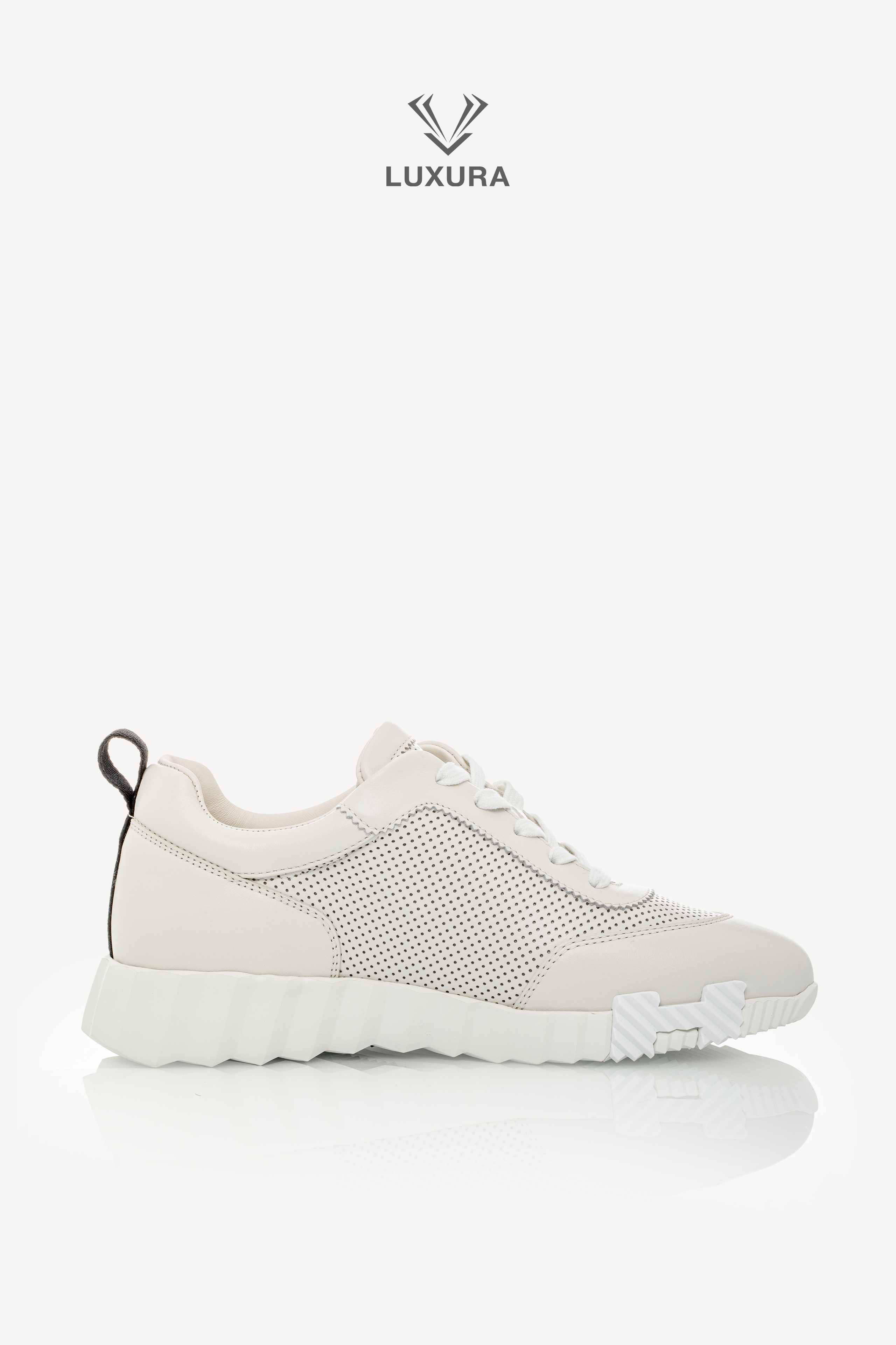 <span style="font-size: 10px;letter-spacing: .15em"></span><br>            <strong>HERMES</strong><br>            <div style="margin-top:10px;font-size:16px">Bouncing Sneaker in Perforated Calfskin Ecru 37.5</div><br> - Image 10