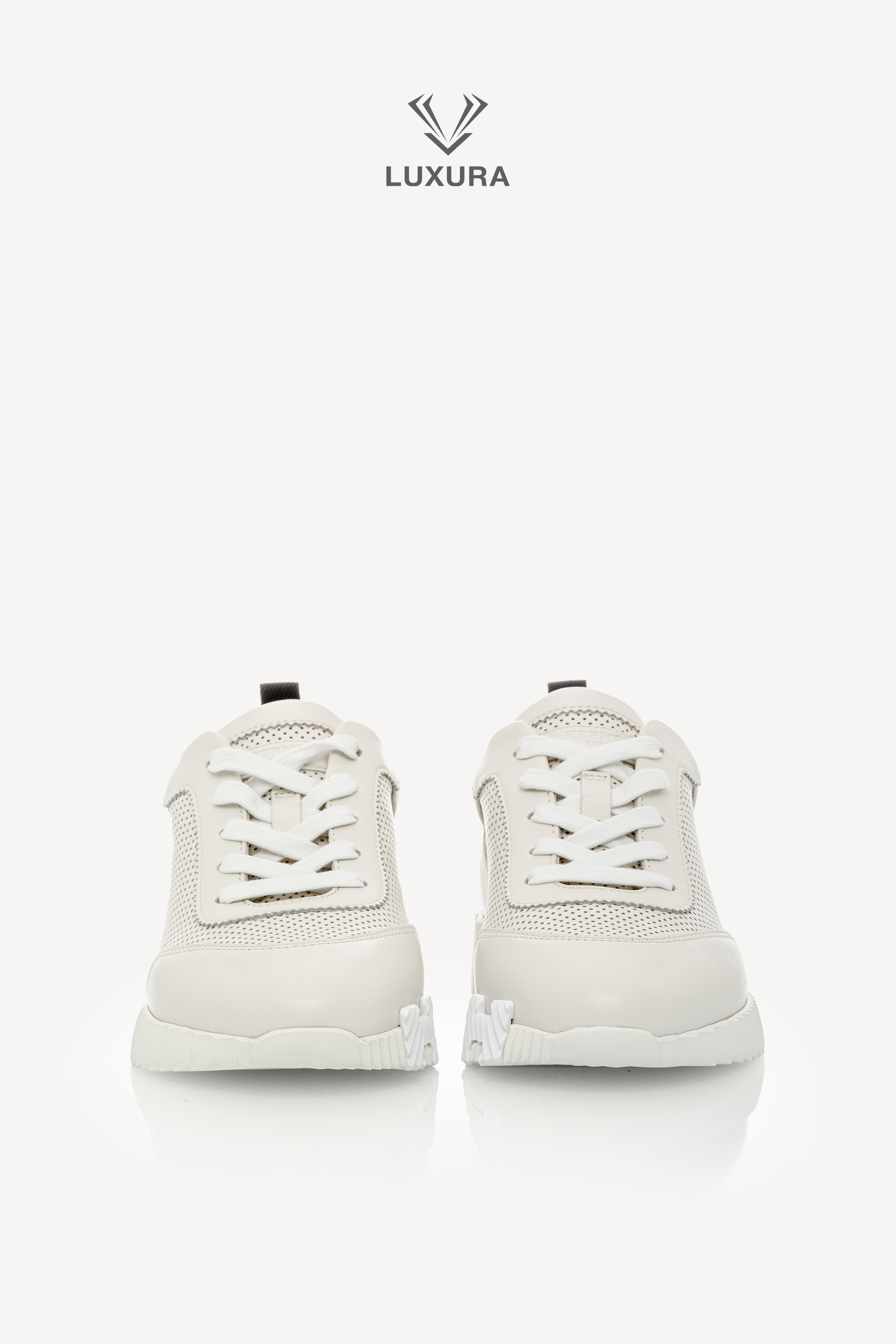 <span style="font-size: 10px;letter-spacing: .15em"></span><br>            <strong>HERMES</strong><br>            <div style="margin-top:10px;font-size:16px">Bouncing Sneaker in Perforated Calfskin Ecru 37.5</div><br> - Image 7