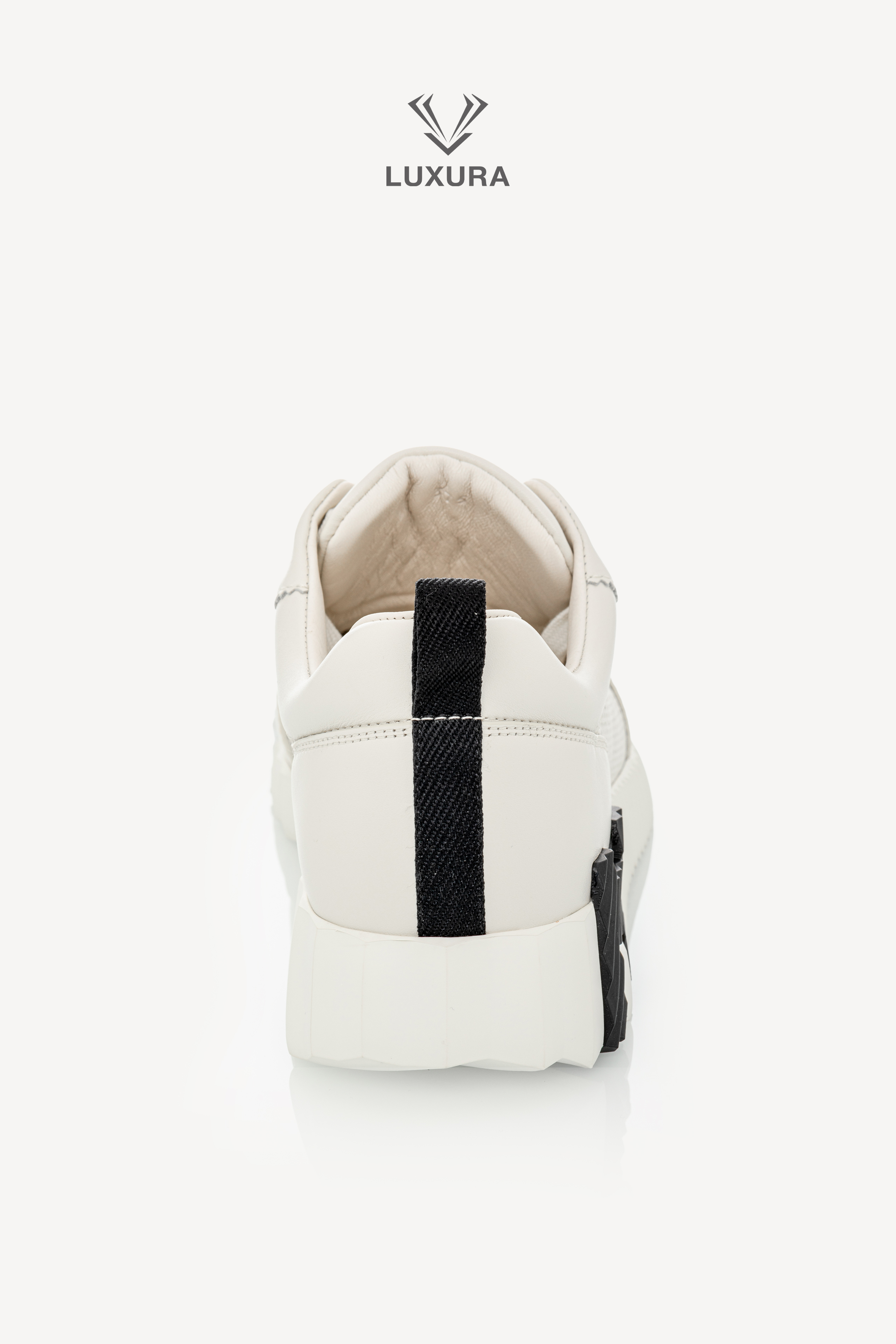 <span style="font-size: 10px;letter-spacing: .15em"></span><br>            <strong>HERMES</strong><br>            <div style="margin-top:10px;font-size:16px">Bouncing Sneaker in Perforated Calfskin Ecru 37.5</div><br> - Image 14