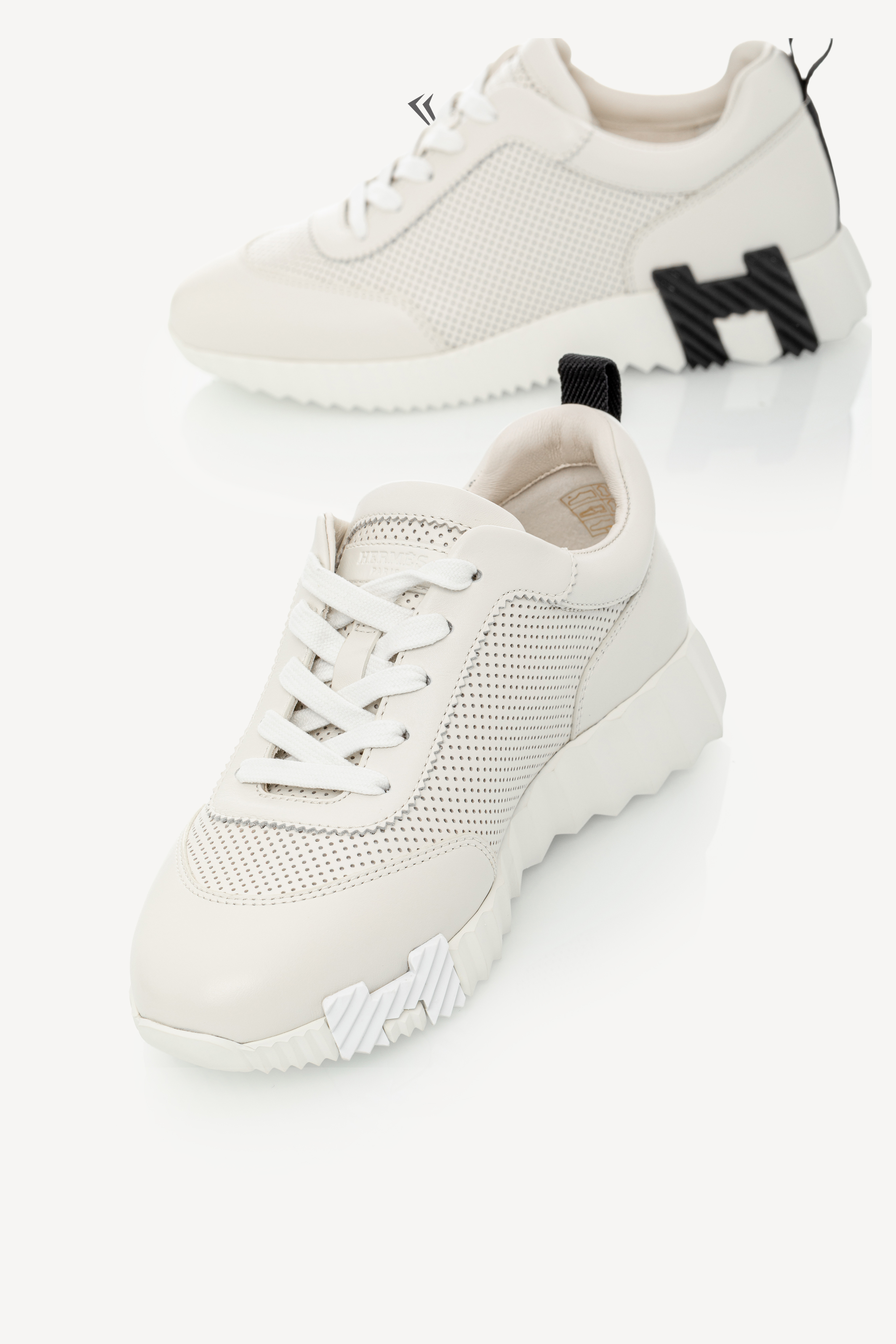 <span style="font-size: 10px;letter-spacing: .15em"></span><br>            <strong>HERMES</strong><br>            <div style="margin-top:10px;font-size:16px">Bouncing Sneaker in Perforated Calfskin Ecru 37.5</div><br> - Image 3
