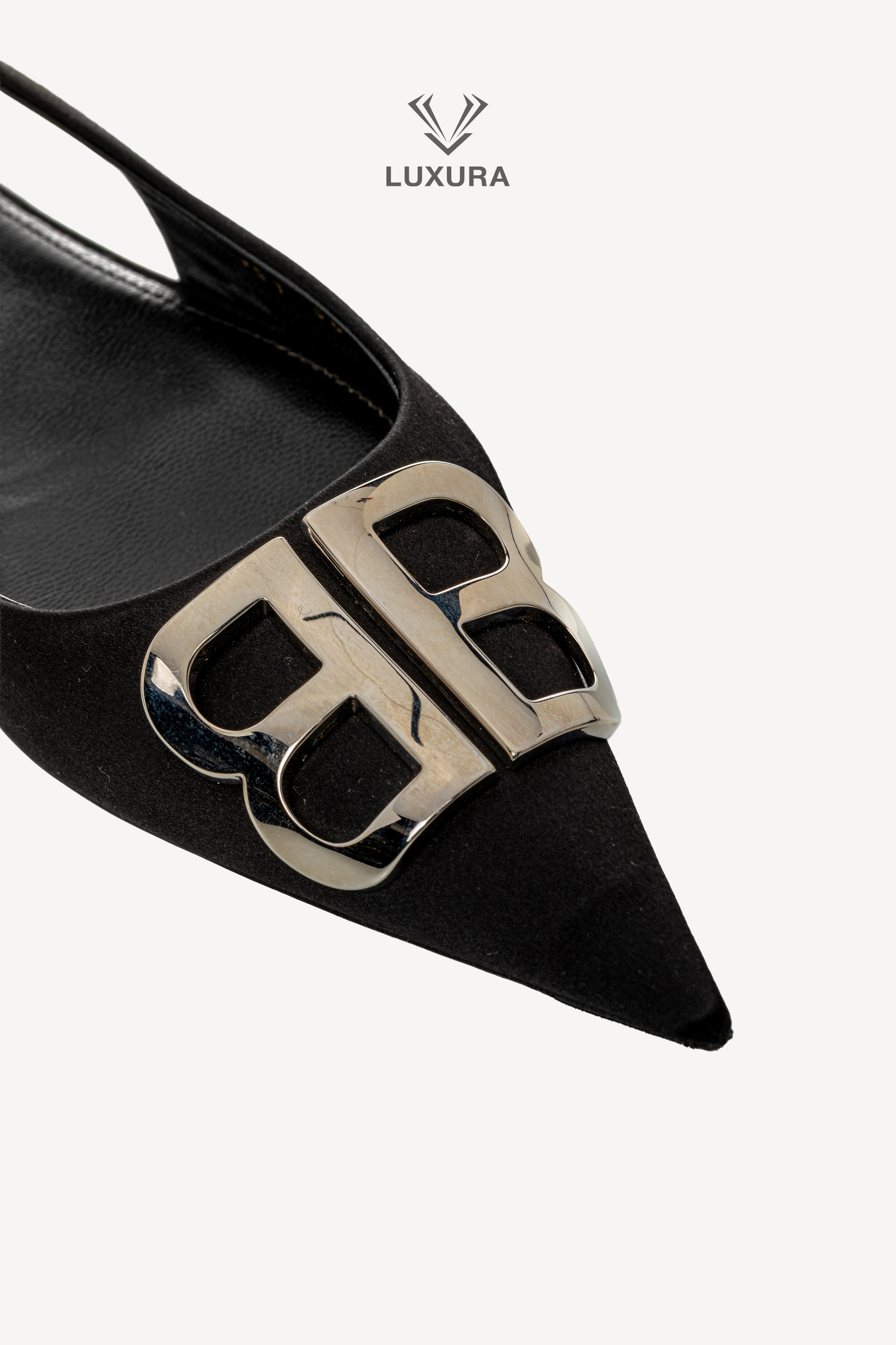 <span style="font-size: 10px;letter-spacing: .15em">BEST DEAL</span><br>            <strong>BALENCIAGA</strong><br>            <div style="margin-top:10px;font-size:16px">BB Knife Pointy Toe Slingback Flats Black 38</div><br> - Image 8