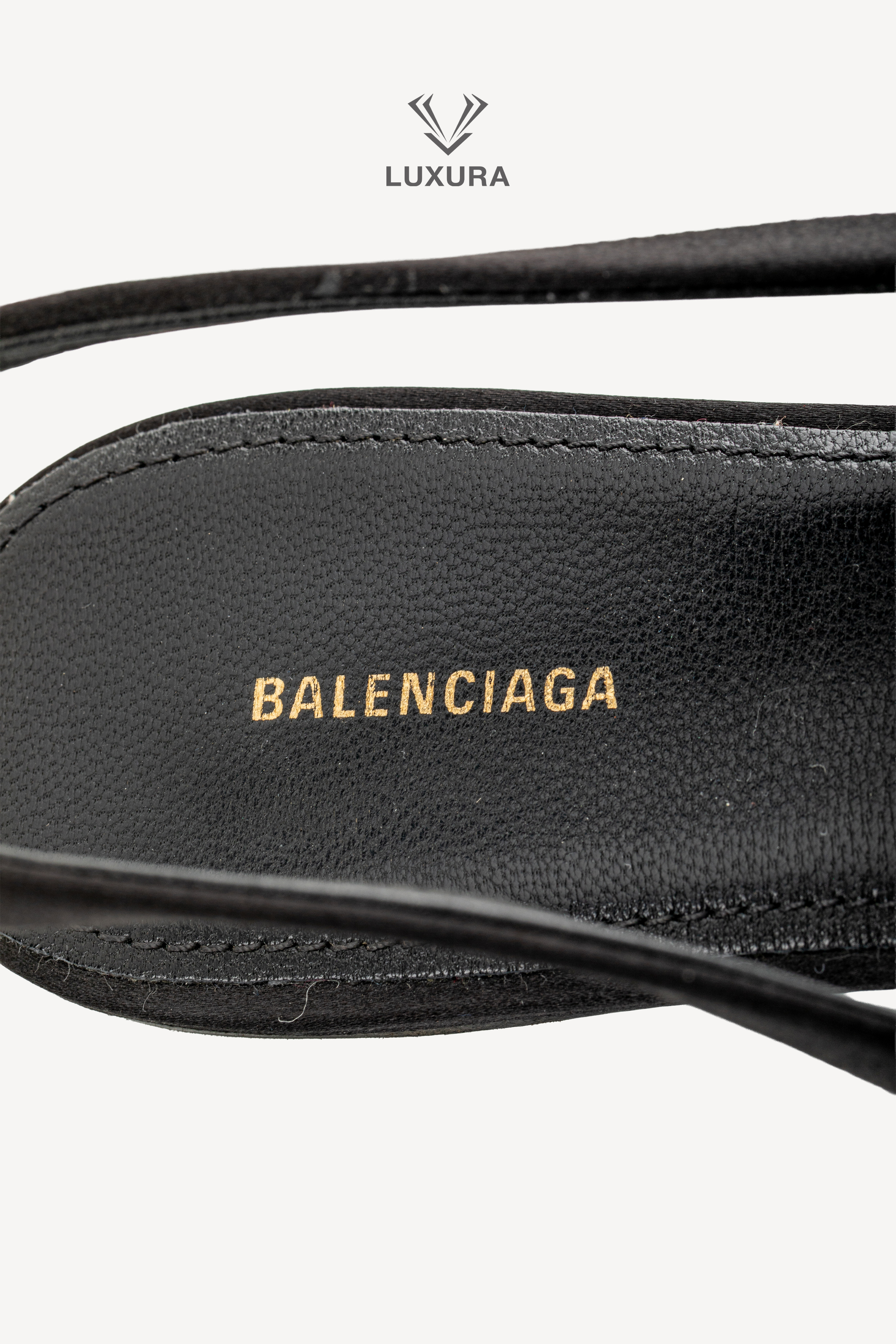 <span style="font-size: 10px;letter-spacing: .15em">BEST DEAL</span><br>            <strong>BALENCIAGA</strong><br>            <div style="margin-top:10px;font-size:16px">BB Knife Pointy Toe Slingback Flats Black 38</div><br> - Image 12