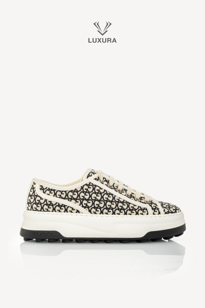 <span style="font-size: 10px;letter-spacing: .15em">HARD TO FIND</span><br>            <strong>GUCCI</strong><br>            <div style="margin-top:10px;font-size:16px">Monogram Jacquard 1977 Tennis Platform Sneakers Black Mystic White 39.5</div><br>