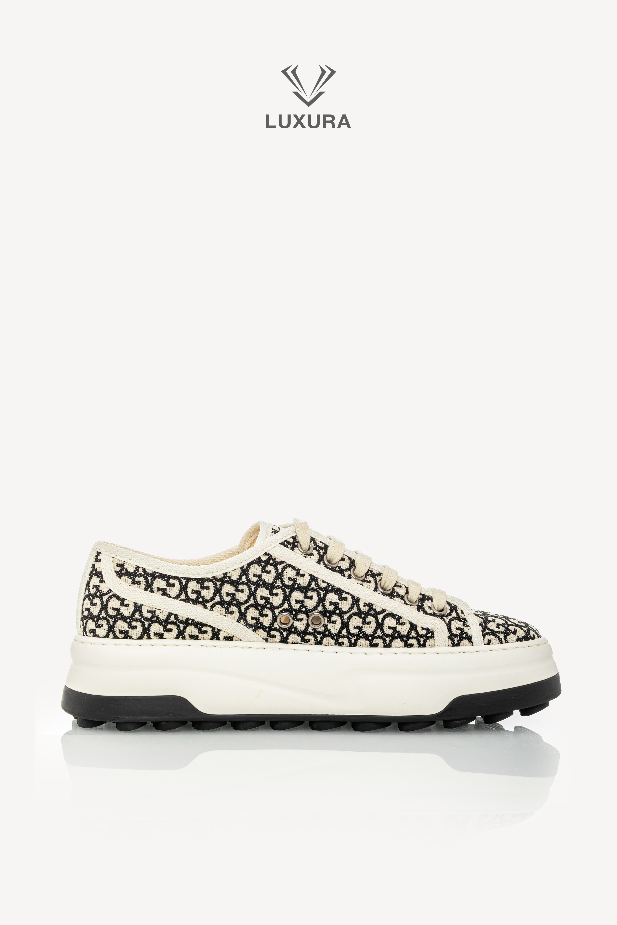 <span style="font-size: 10px;letter-spacing: .15em">HARD TO FIND</span><br>            <strong>GUCCI</strong><br>            <div style="margin-top:10px;font-size:16px">Monogram Jacquard 1977 Tennis Platform Sneakers Black Mystic White 39.5</div><br> - Image 3
