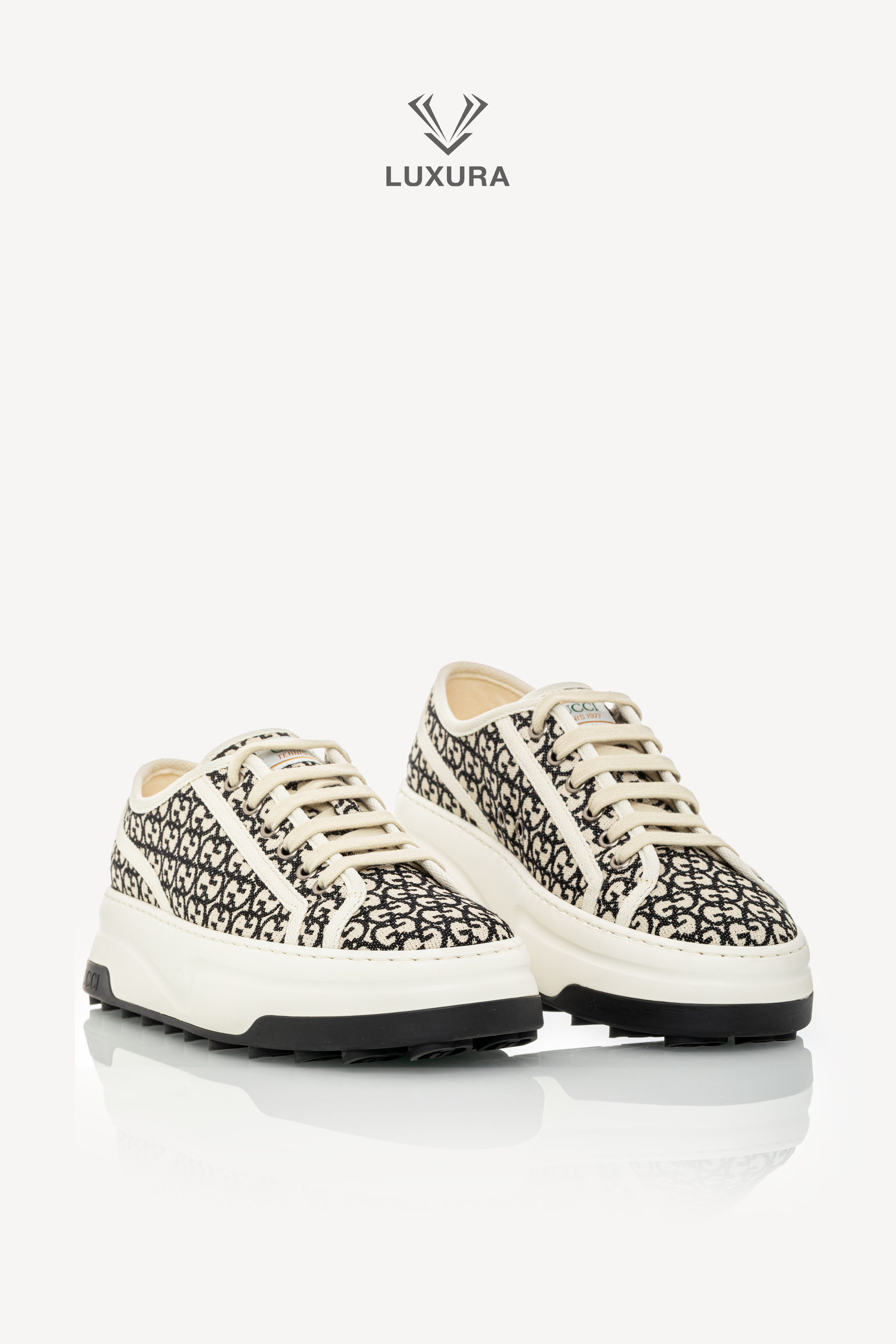 <span style="font-size: 10px;letter-spacing: .15em">HARD TO FIND</span><br>            <strong>GUCCI</strong><br>            <div style="margin-top:10px;font-size:16px">Monogram Jacquard 1977 Tennis Platform Sneakers Black Mystic White 39.5</div><br> - Image 5